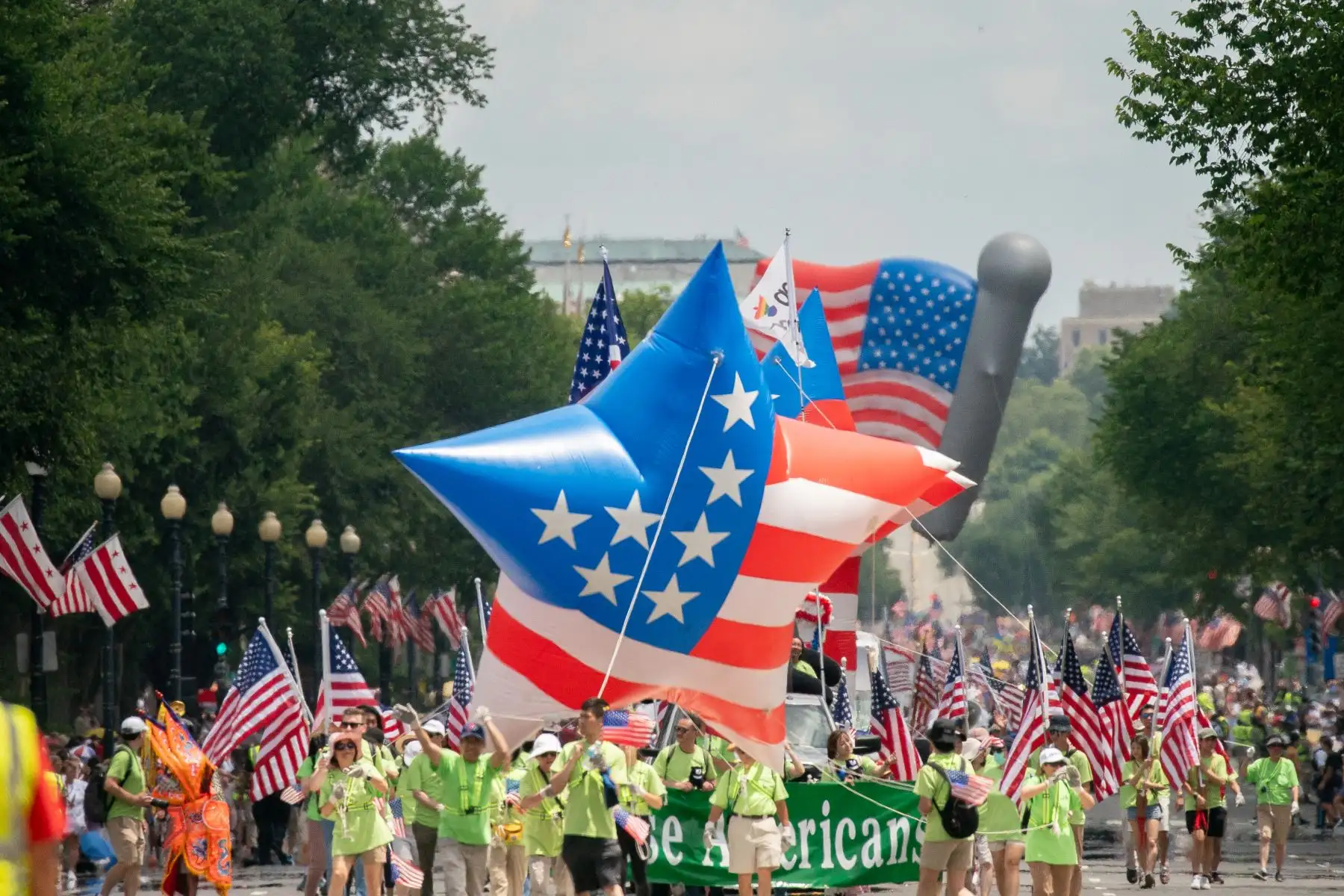 Los participantes marchan durante el Desfile del Día de la Independencia Nacional en Washington, DC, el 4 de julio de 2023.
Foto: AFP