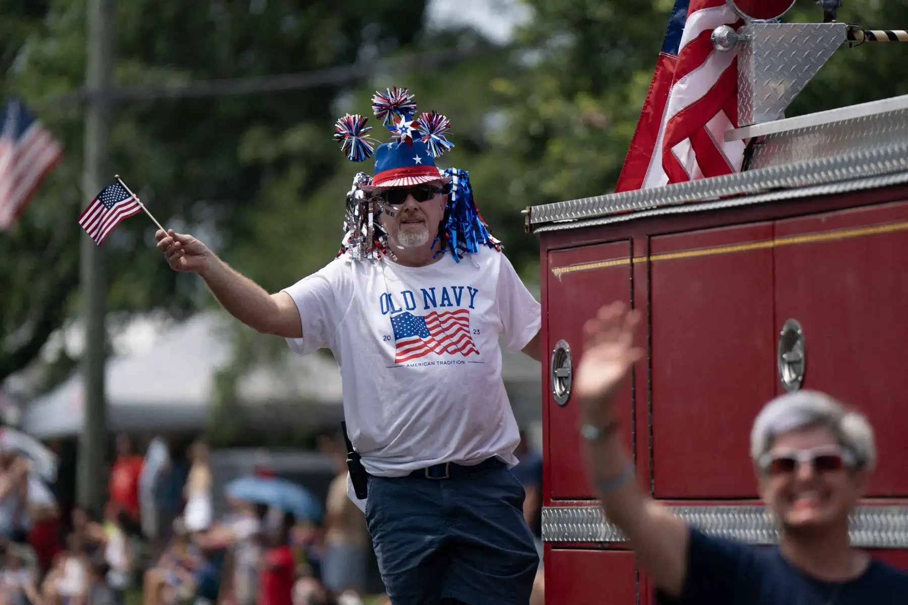 Los residentes participan en el Desfile anual del Día de la Independencia el 4 de julio de 2023 en Southport, Carolina del Norte.
Foto: AFP