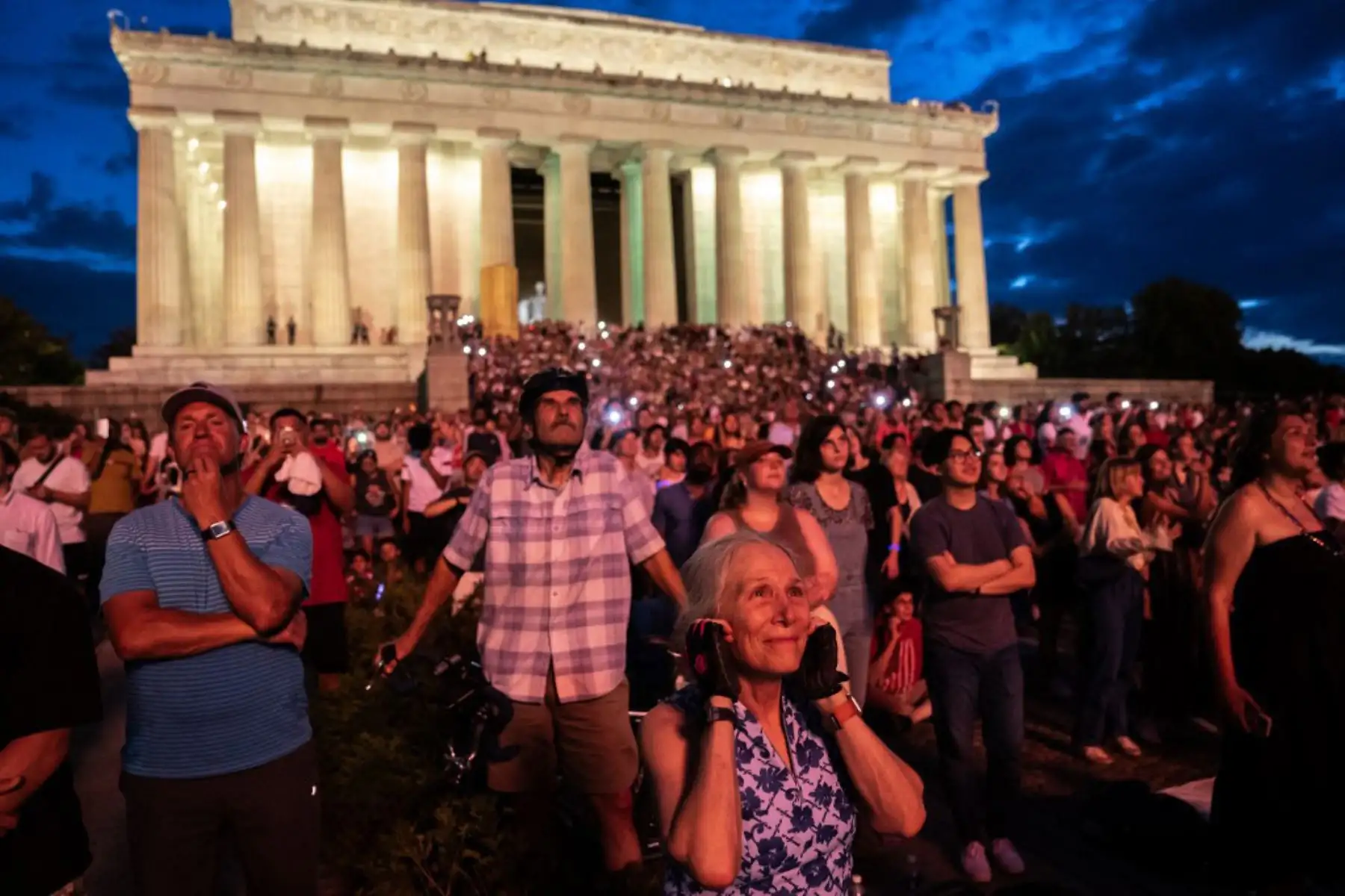 Multitudes de personas se reunieron para participar en el evento anual que conmemora la celebración del 4 de julio. Foto: AFP