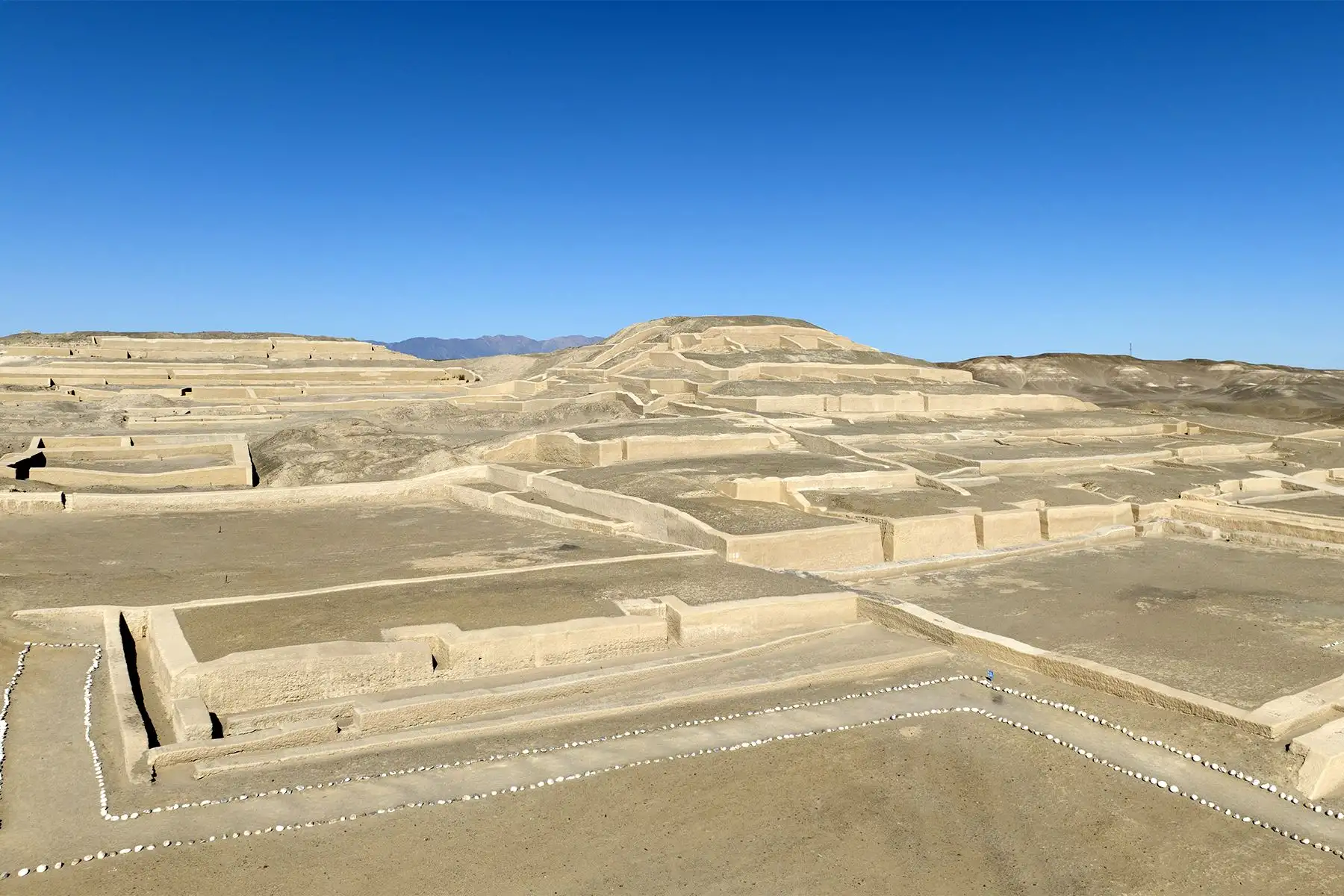 El centro ceremonial Cahuachi de la cultura Nasca floreció entre los 400 a.C. hasta los 450 d.C. Luego se convirtió en necrópolis. Su nombre significa lugar donde viven los videntes.  Foto: Diario Oficial El Peruano / Braian Reyna