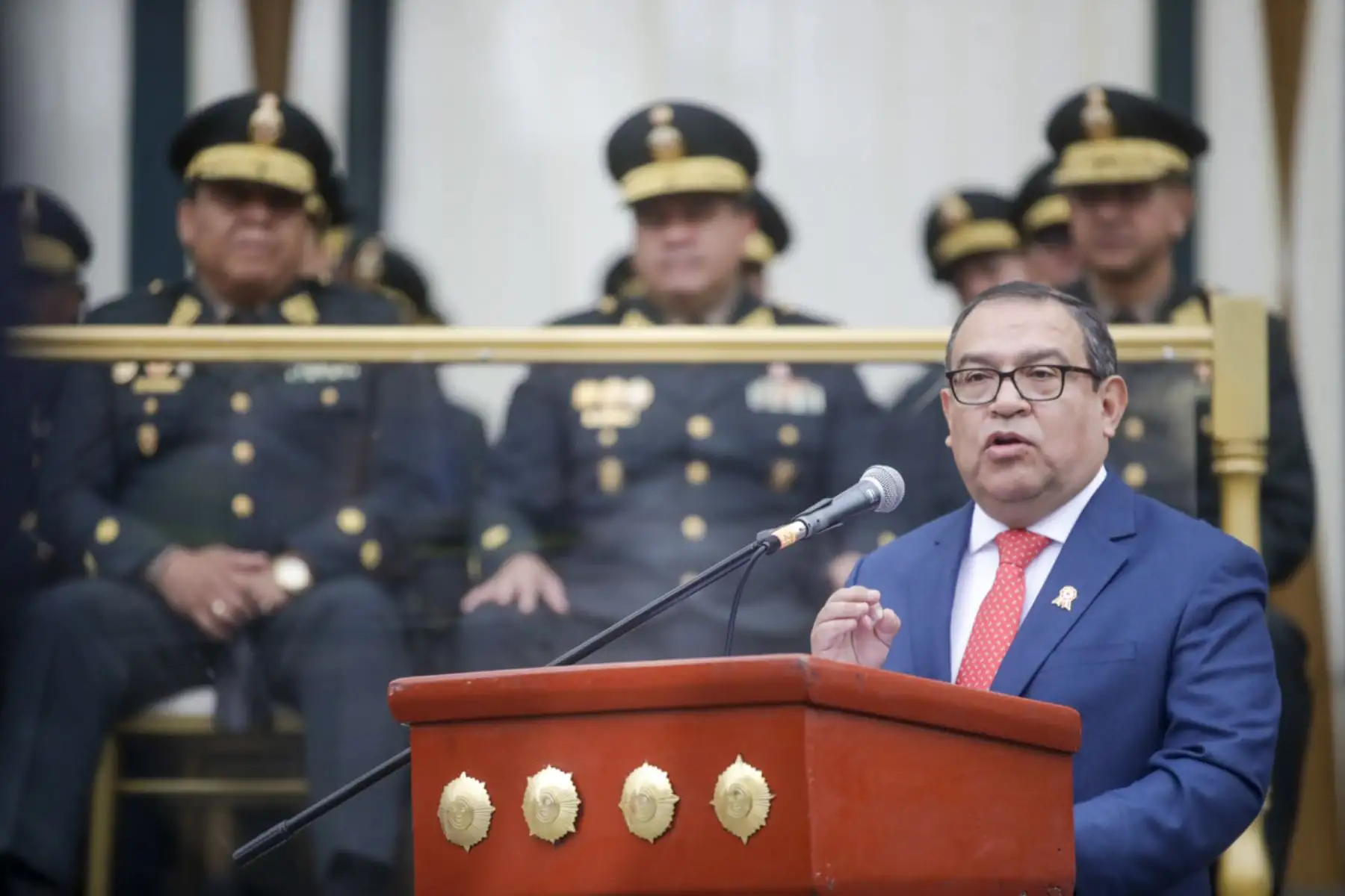 El presidente del Consejo de MInistros, Alberto Otárola, y el ministro del Interior, Vicente Romero, encabezaron ceremonia por el 40 aniversario de la Dircote.

Foto: ANDINA/Juan Carlos Guzmán Negrini