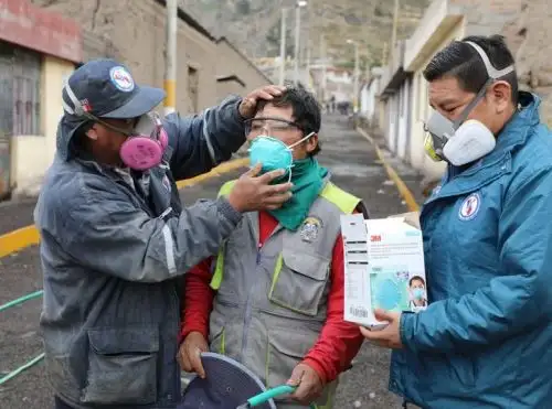 Brigadas de salud de Moquegua y de Arequipa brindan atención de salud a las poblaciones afectadas por la caída de cenizas a causa del proceso eruptivo que registra el volcán Ubinas. ANDINA/Difusión
