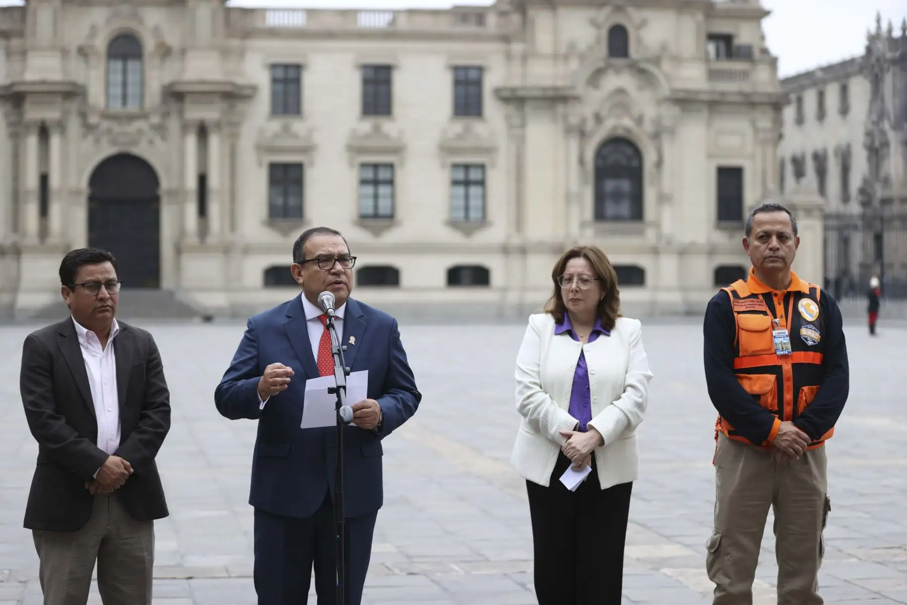 En el marco de las acciones ante el fenómeno de El Niño, Otárola comunicó la aprobación de un Decreto de Urgencia que establece medidas para garantizar la continuidad del servicio educativo en Lambayeque, Piura y Tumbes frente a daños causados por intensas lluvias.
Foto: ANDINA/PCM