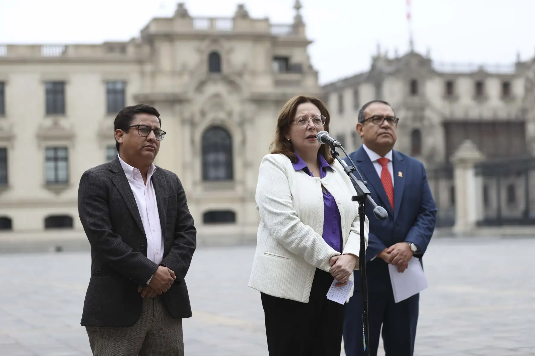 Tras la sesión del Consejo de Ministros, el premier Alberto Otárola informa la aprobación de la declaratoria de Estado de Emergencia en algunos distritos de Moquegua por el peligro inminente ante el proceso eruptivo del volcán Ubinas.
Foto: ANDINA/PCM