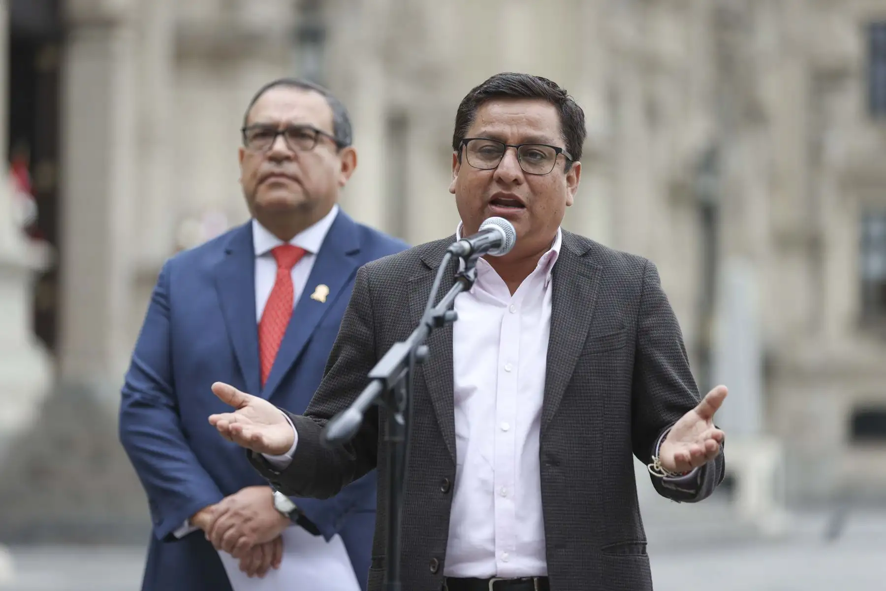 Tras la sesión del Consejo de Ministros, el premier Alberto Otárola informa la aprobación de la declaratoria de Estado de Emergencia en algunos distritos de Moquegua por el peligro inminente ante el proceso eruptivo del volcán Ubinas.
Foto: ANDINA/PCM