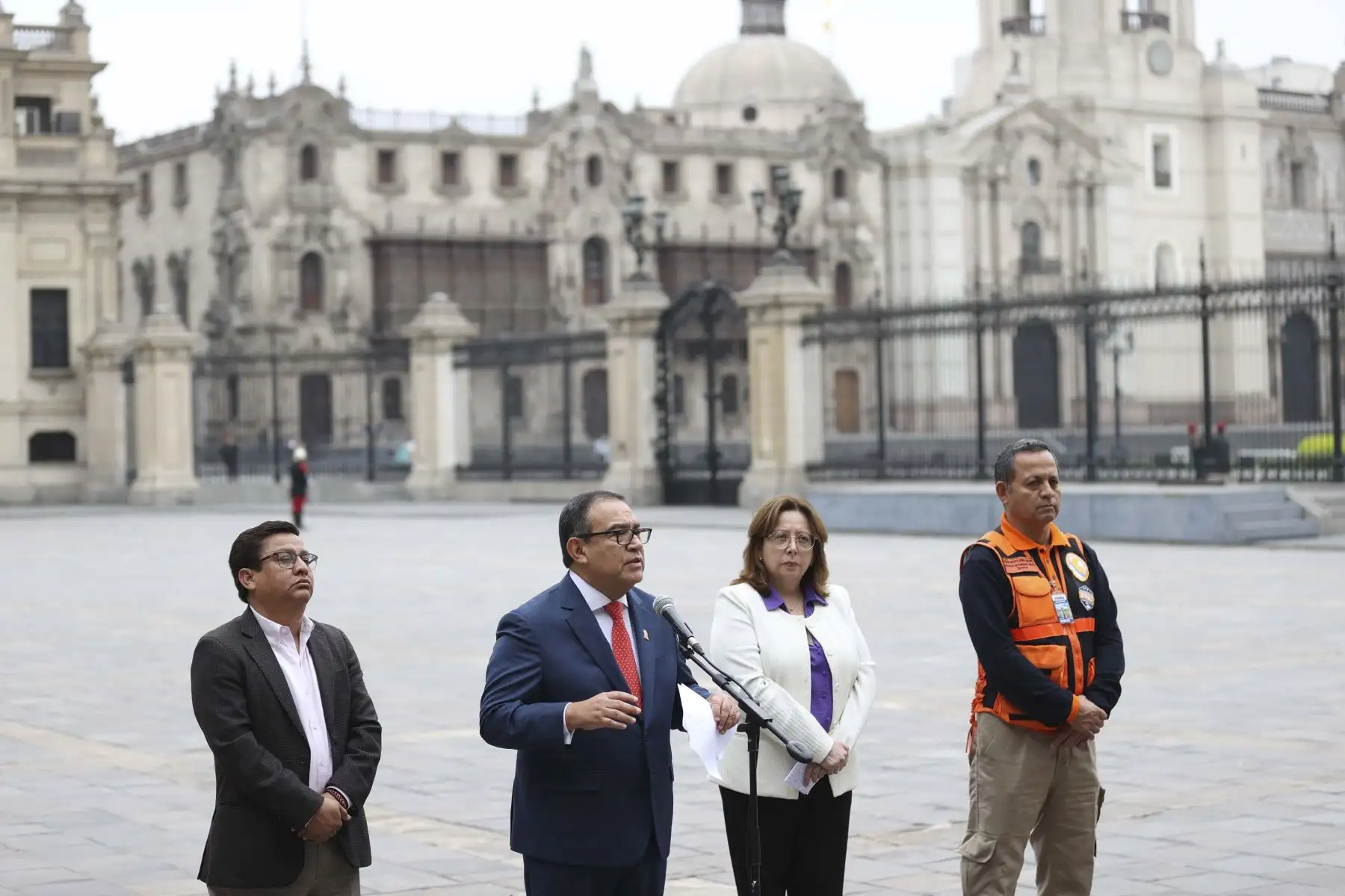 Tras la sesión del Consejo de Ministros, el premier Alberto Otárola informa la aprobación de la declaratoria de Estado de Emergencia en algunos distritos de Moquegua por el peligro inminente ante el proceso eruptivo del volcán Ubinas.
Foto: ANDINA/PCM
