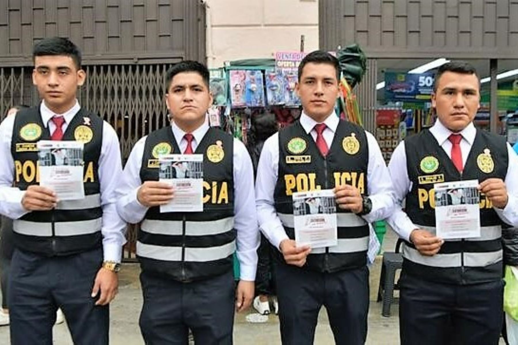 Policía Nacional impulsa campaña contra el delito de extorsión en el Mercado Central de Lima. Foto: Mininter/Difusión.