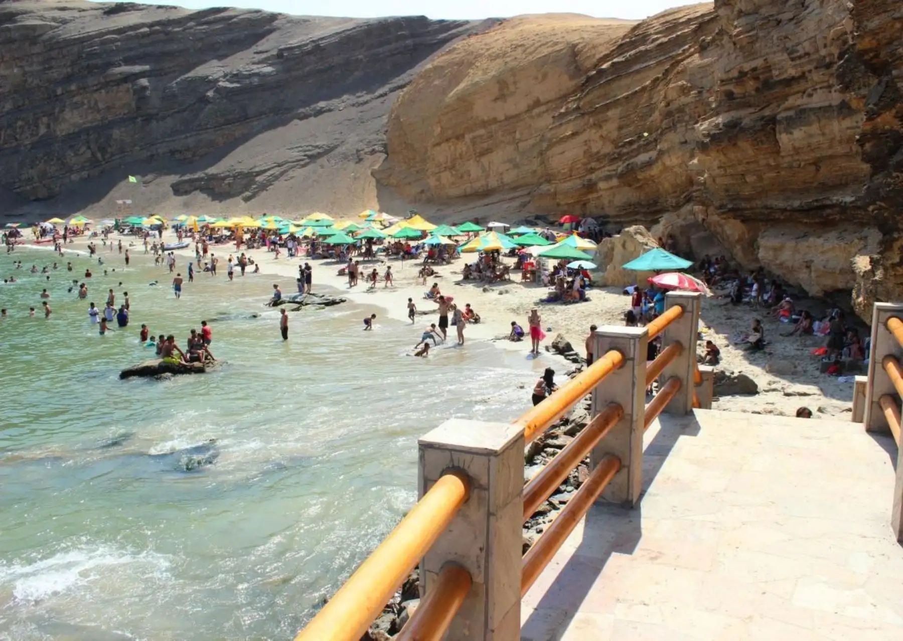Las hermosas playas de Paracas fueron uno de los atractivos más visitados por los turistas que llegaron a este balneario durante el último feriado largo por el Día de San Pedro y San Pablo.