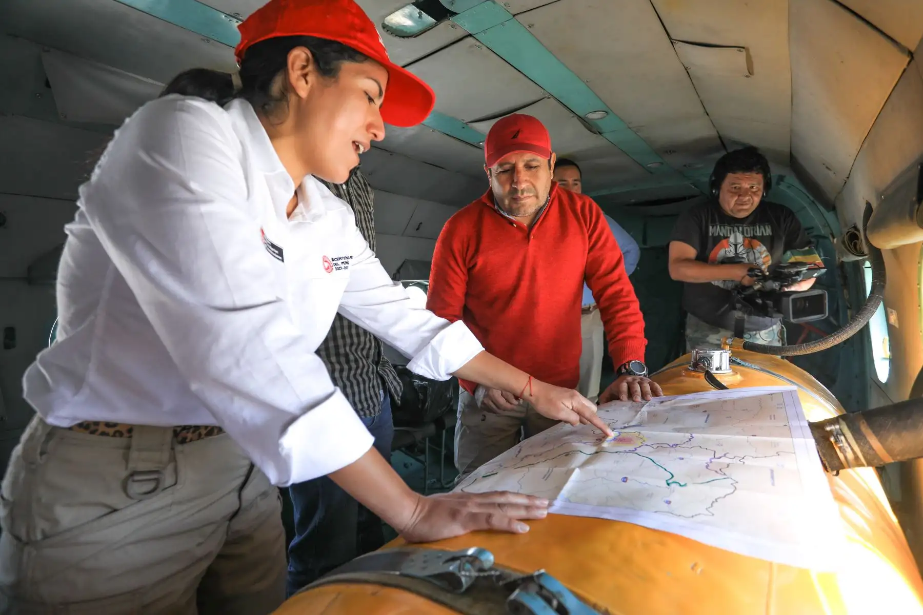 La ministra de Transportes y Comunicaciones, Paola Lazarte, llegó al albergue Sirahuaya para reunirse con diversas autoridades de la zona con el fin de conocer las necesidades urgentes de la ciudadanía por el proceso eruptivo del volcán Ubinas en Moquegua. 
Foto: ANDINA/MTC