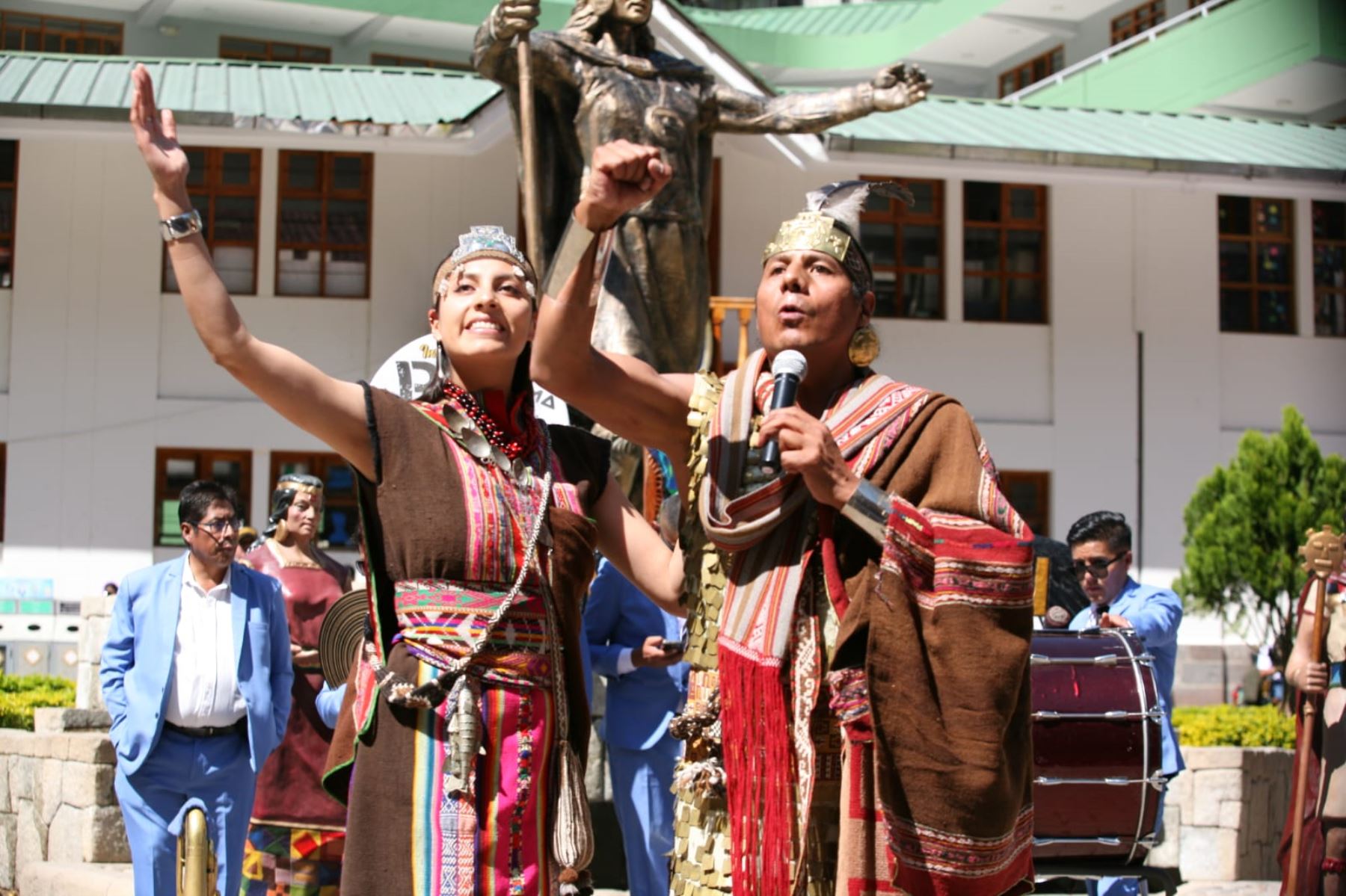 Machu Picchu vive ambiente festivo por la declaratoria como maravilla del mundo.