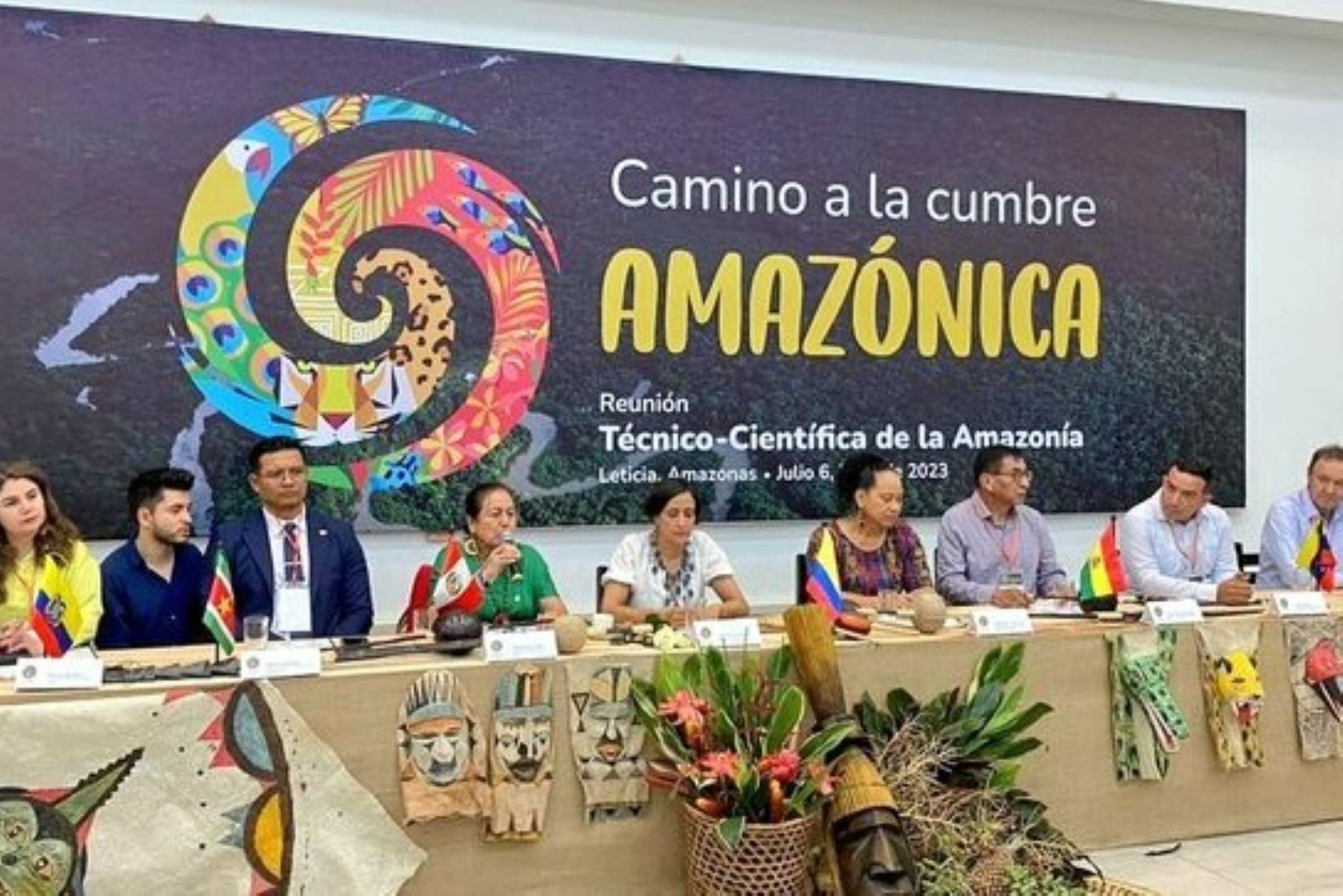 La ministra del Ambiente, Albina Ruiz, destacó el rol de los investigadores en la recuperación de las áreas degradadas por actividades ilegales y derrame de hidrocarburos. Foto: Minam