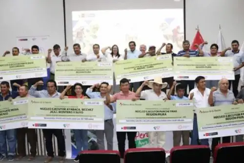 Como parte del programa “Con Punche Perú Agro”, la ministra de Desarrollo Agrario y Riego (Midagri), Nelly Paredes, suscribió hoy ocho nuevos convenios con núcleos ejecutores para la ejecución de labores de limpieza de canales y drenes en la región de Piura.