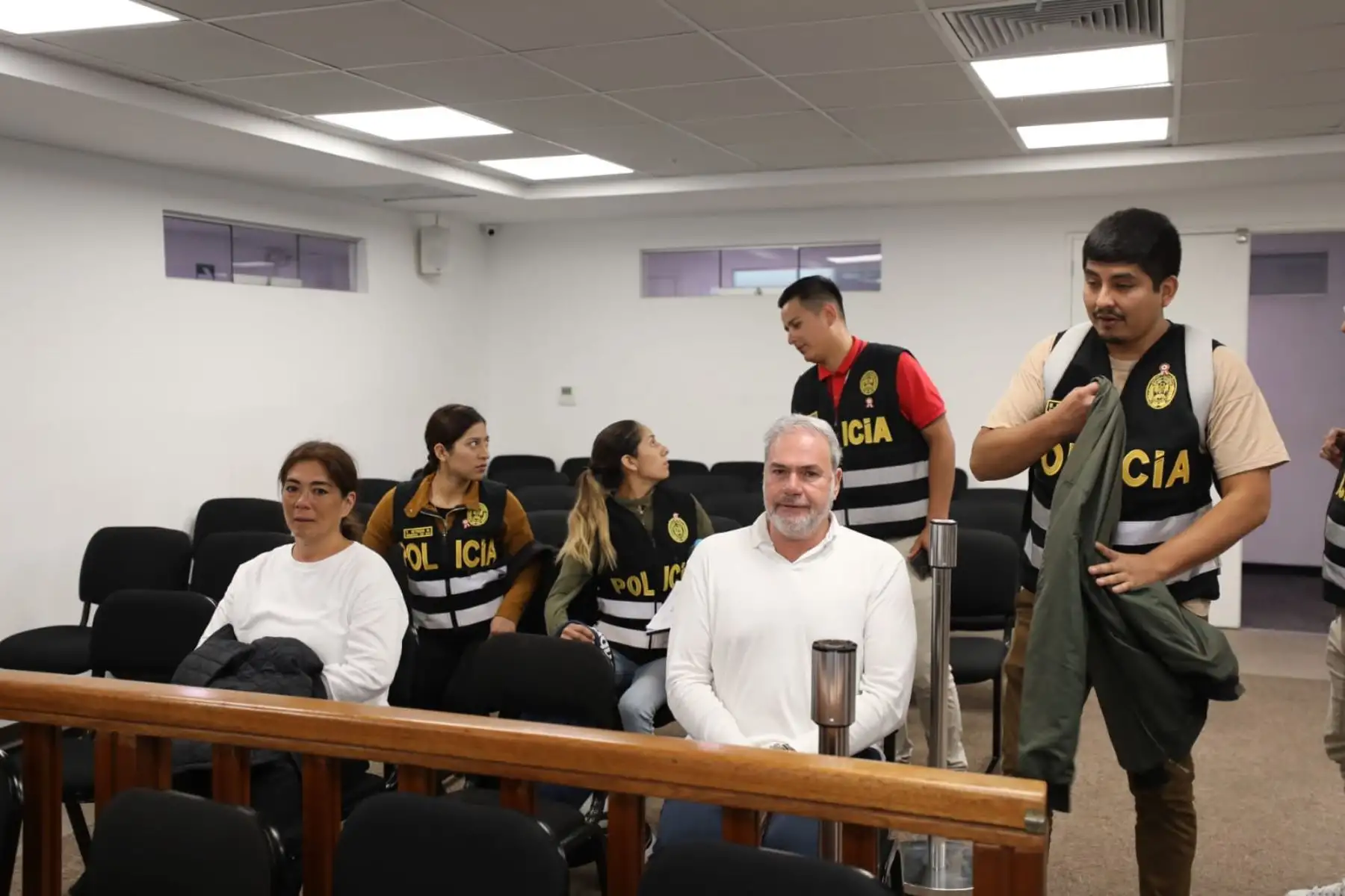 Control de identidad de Sada Gora y Mauricio Fernandini investigados por el delito de organización criminal Foto: ANDINA/Difusión