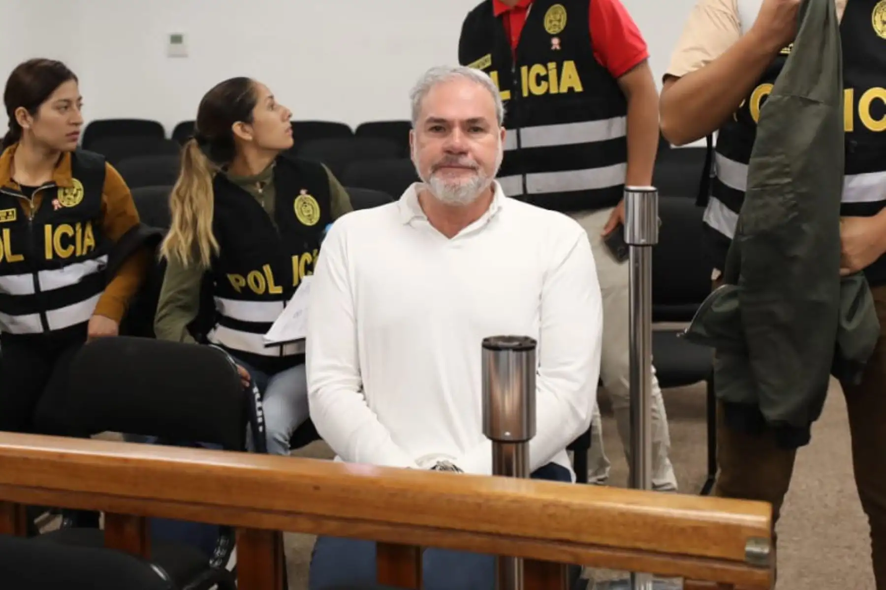 Control de identidad de Sada Gora y Mauricio Fernandini investigados por el delito de organización criminal Foto: ANDINA/Difusión