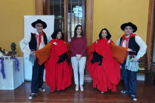 En el marco de la celebración por el 202 aniversario de la independencia del Perú, y con el objetivo de promover el turismo interno y receptivo durante el feriado largo por Fiestas Patrias, representantes de PromPerú, liderados por la directora de Promoción del Turismo, Claricia Tirado Díaz, presentaron en la ciudad de Tacna la campaña nacional "El turismo ayuda".