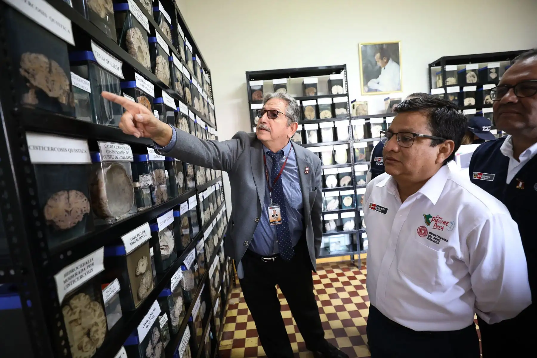 Ministro de Salud, César Vásquez Sánchez visita el Instituto Nacional de Ciencias Neurológicas.
Foto: Minsa