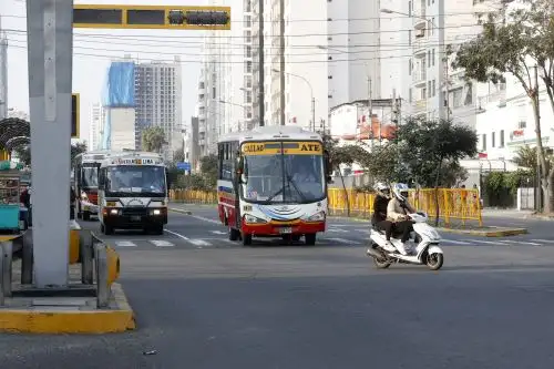 Servicio de transporte público se efectúa con total normalidad en Lima. Foto: ANDINA/Vidal Tarqui.
