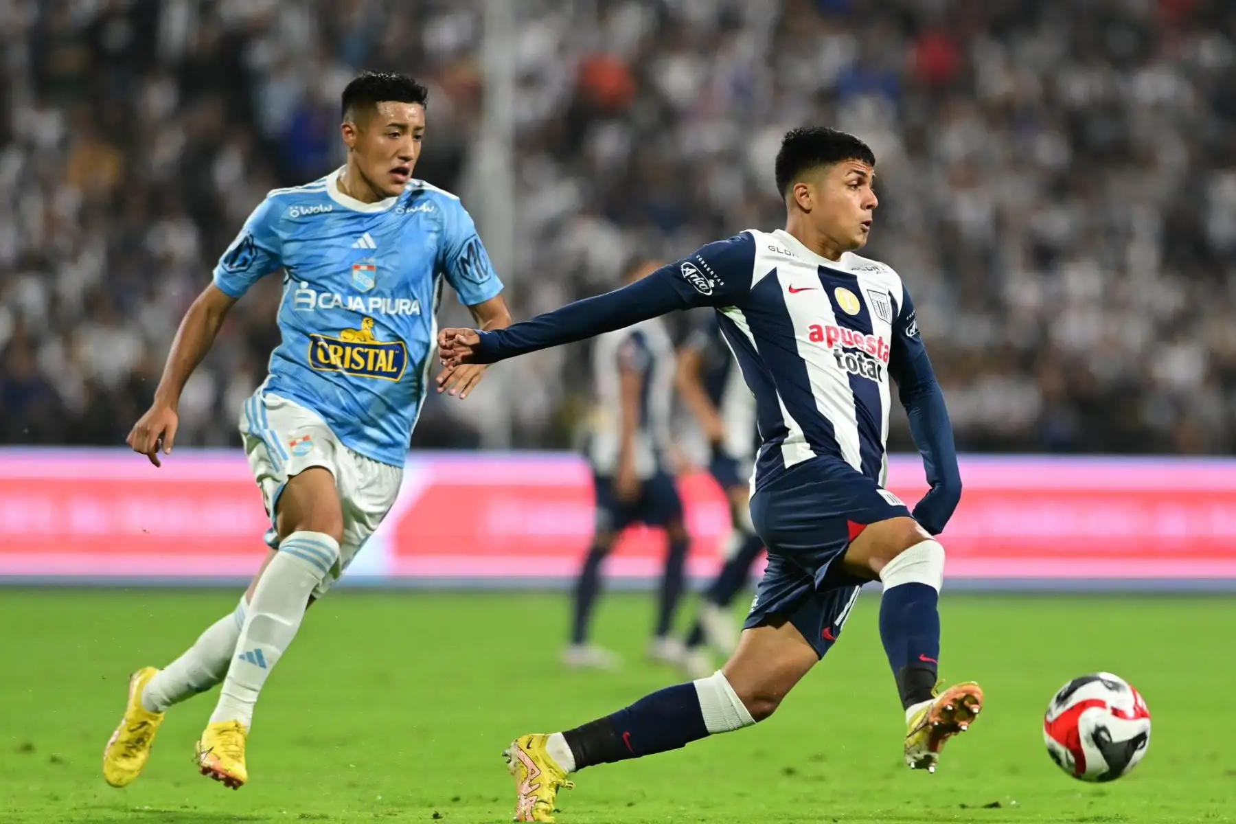 Alianza Lima y Sporting Cristal juegan en el Estadio Alejandro Villanueva de La Victoria, el partido más atractivo de la tercera fecha del Torneo Clausura de la Liga 1. Foto: @LigaFutProf
