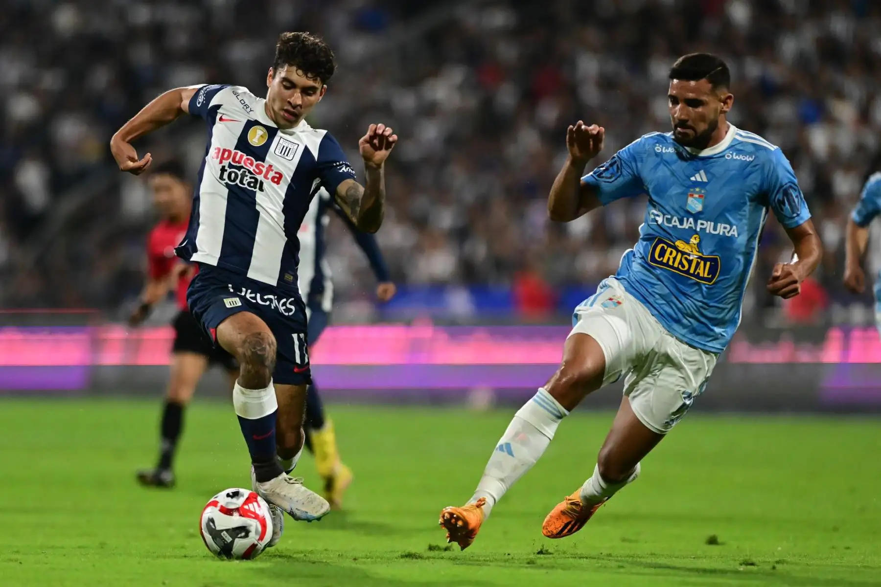 Alianza Lima y Sporting Cristal juegan en el Estadio Alejandro Villanueva de La Victoria, el partido más atractivo de la tercera fecha del Torneo Clausura de la Liga 1. Foto: @LigaFutProf