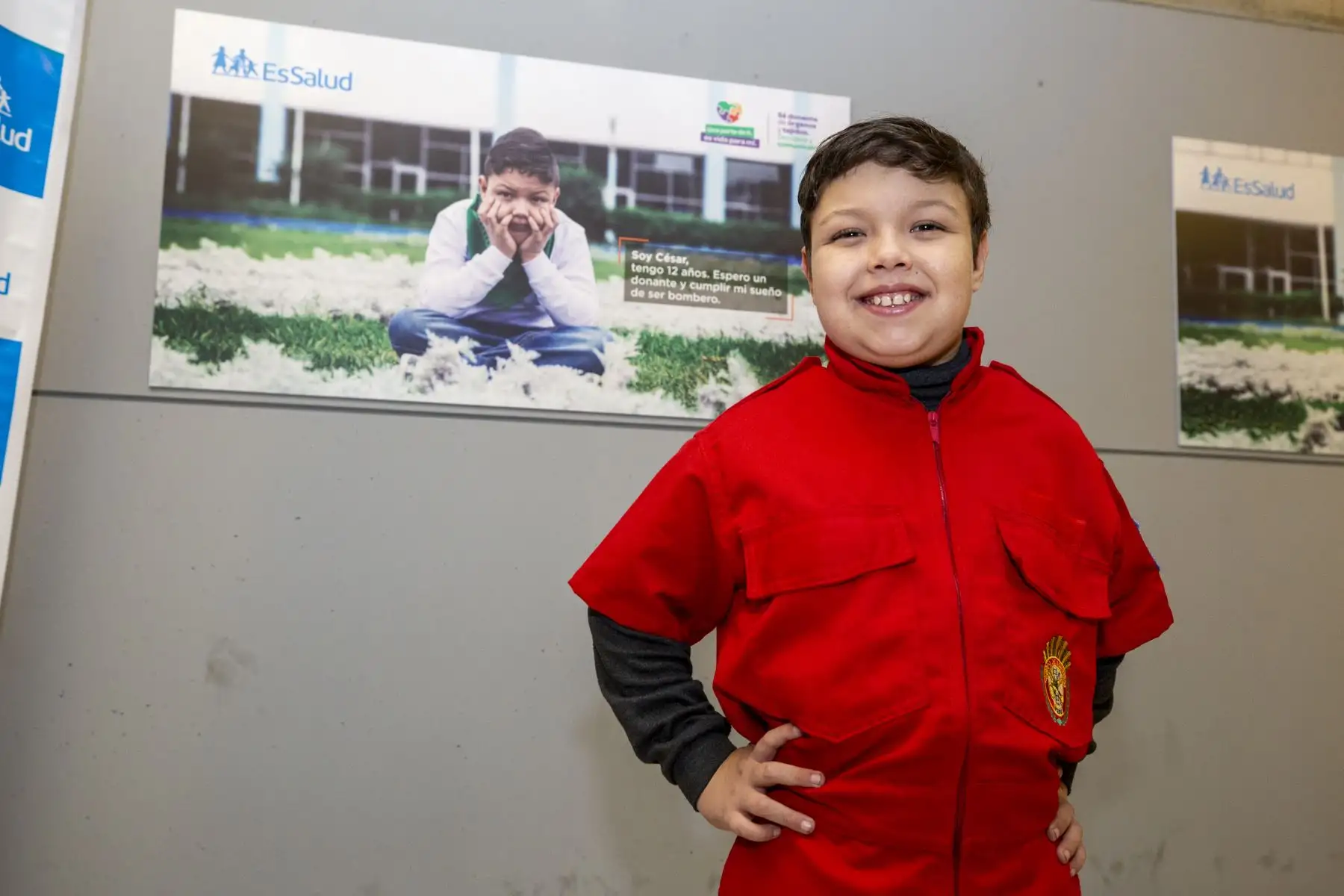 La campaña de EsSalud también involucra otras acciones a favor de los niños y para la concientización de las personas. Así, un grupo de ellos llegó hasta la Compañía de Bomberos de Jesús María 202 para convertirse en “Héroes de rojo” por un día. El más emocionado fue Cesitar.Foto: EsSalud