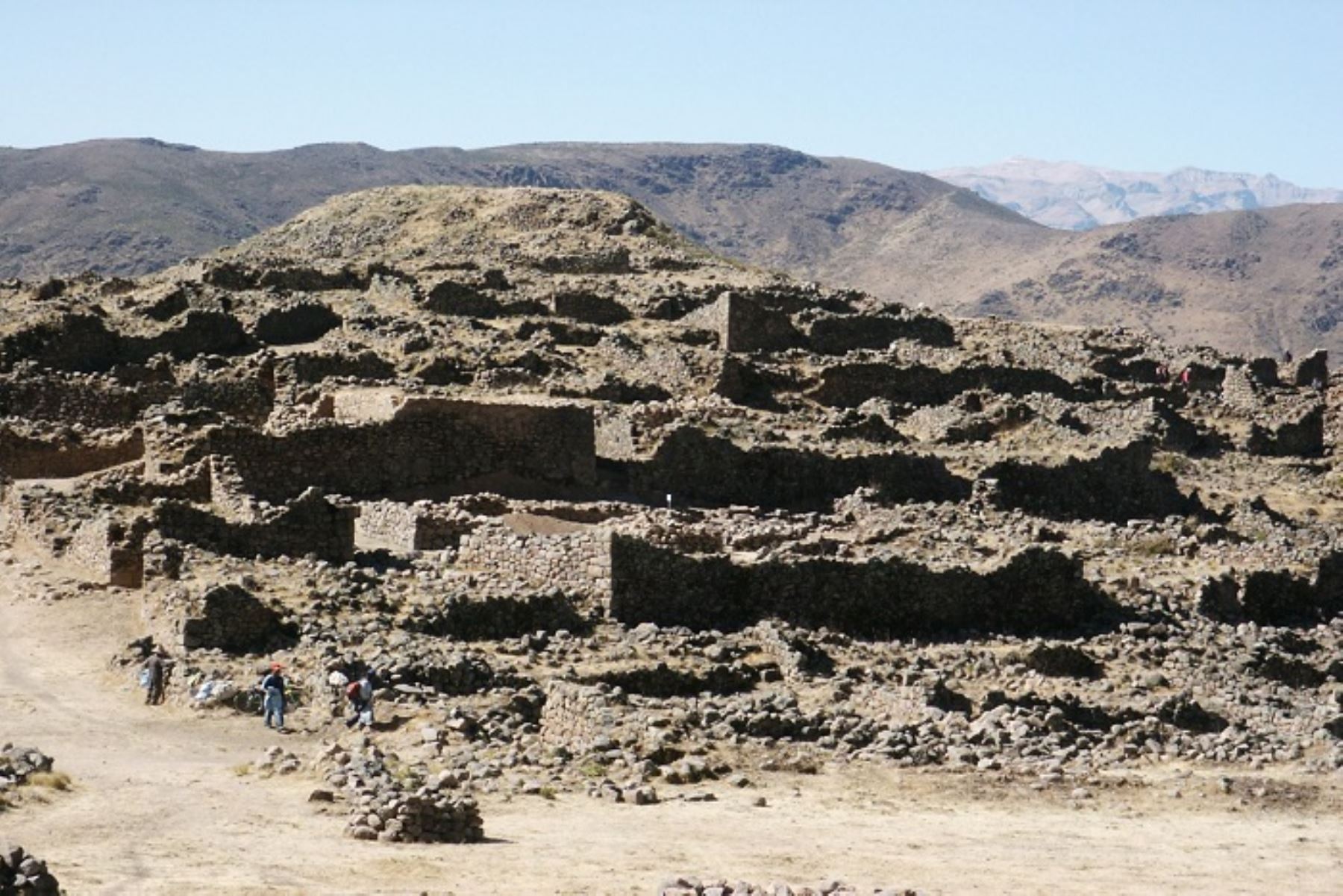 Constantes huaqueos afectan algunas de las estructuras, originando la pérdida irreversible del Patrimonio Cultural de la Nación.