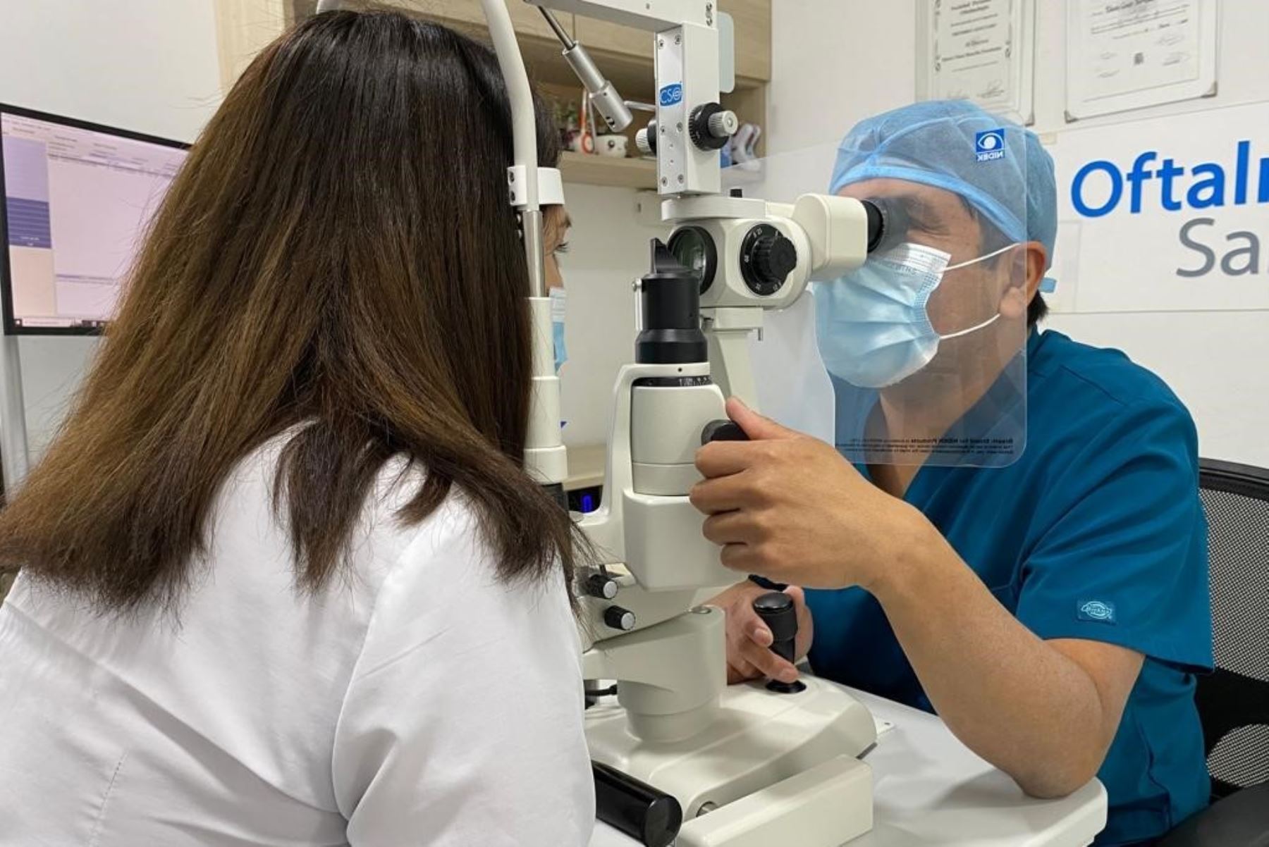 ¿Miopía o astigmatismo? Aconsejan procedimientos refractarios quirúrgicos para corregirlos. Foto: ANDINA/Difusión.
