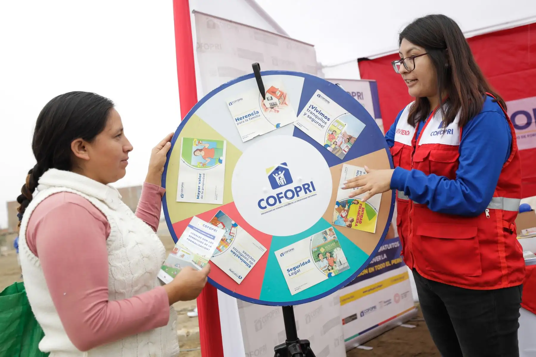 Hania Pérez de Cuéllar, Ministra de Vivienda lidera feria informativa Con Punche Vivienda en Ancón.
Foto: Vivienda