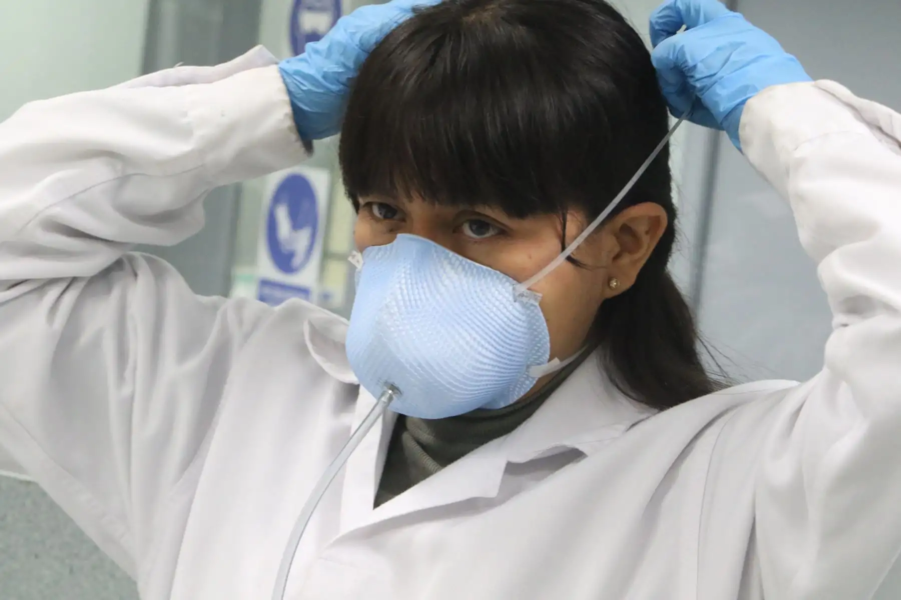 Laboratorio CENSOPAS del Instituto Nacional de Salud - INS recomienda el uso de mascarilla ante activación del volcán Ubinas. Dispersión de partículas podría tener consecuencias serias para la salud de la población.
FOTO:ANDINA/Héctor Vinces.