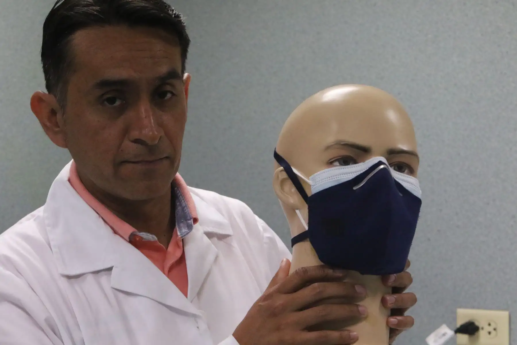 Laboratorio CENSOPAS del Instituto Nacional de Salud - INS recomienda el uso de mascarilla ante activación del volcán Ubinas. Dispersión de partículas podría tener consecuencias serias para la salud de la población.
FOTO:ANDINA/Héctor Vinces.