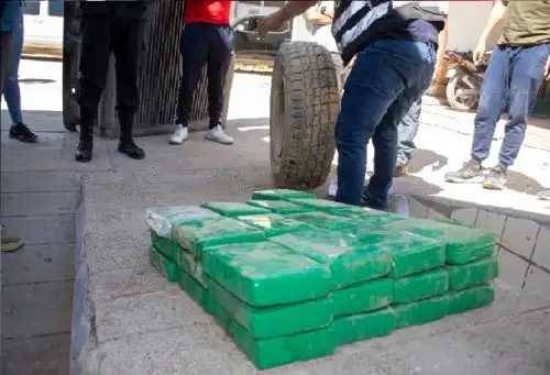Ayacucho:Conductor de camioneta es intervenido mientras transportaba 120 paquetes de droga