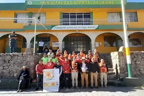 Participantes en la reunión convocada por Defensa Civil para evaluar acciones ante la emergencia por el volcán Ubinas, en Moquegua. Foto: SBN/Difusión.