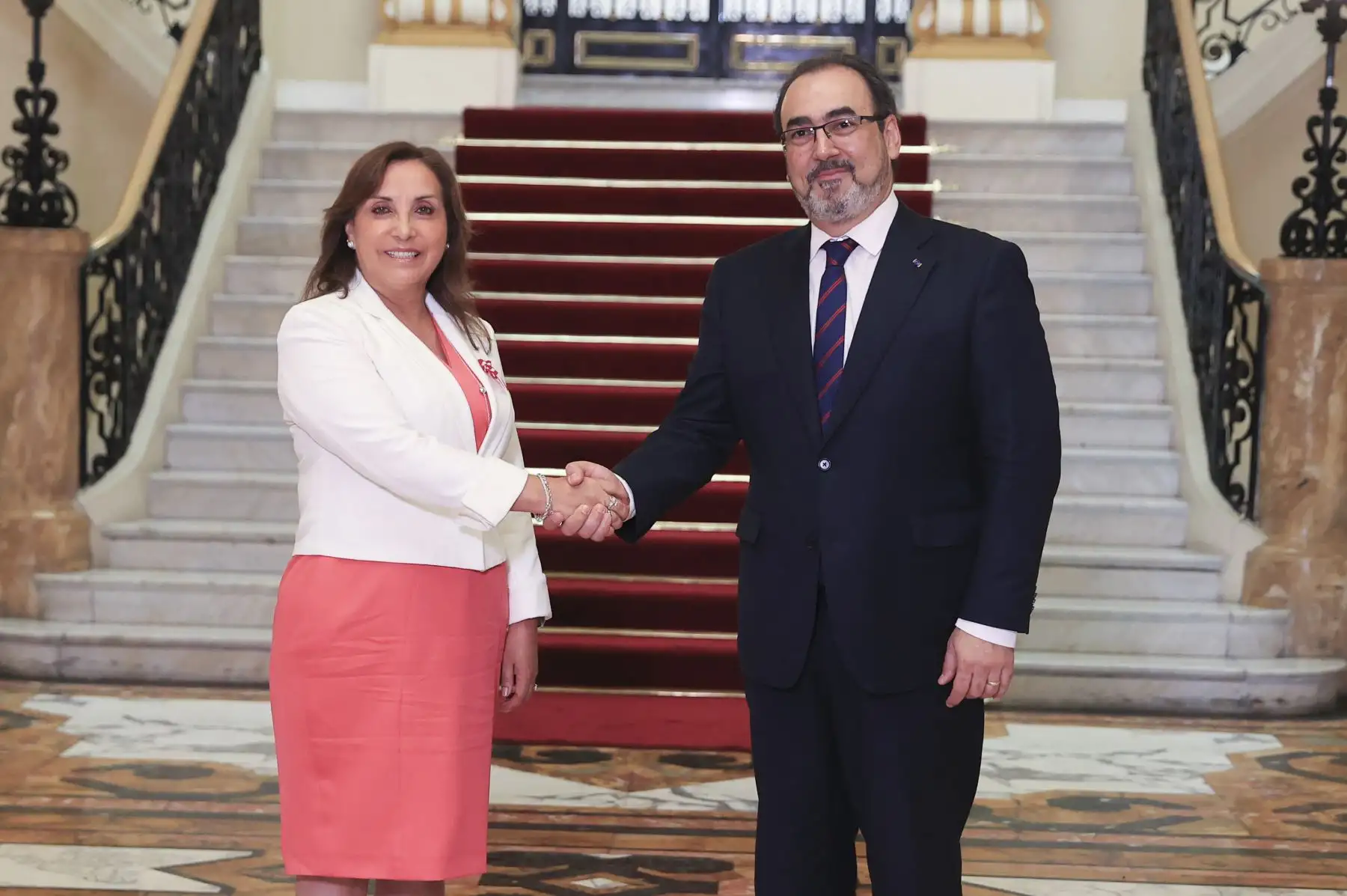 La presidenta Dina Boluarte recibió en audiencia al Presidente Ejecutivo del Banco de Desarrollo de América Latina (CAF), Sergio Diaz-Granados, con quien analizó la amplia agenda de trabajo que tiene dicho organismo en el país, así como el impulso de proyectos de inversión para el cierre de brechas.
Foto: ANDINA/Presidencia Perú