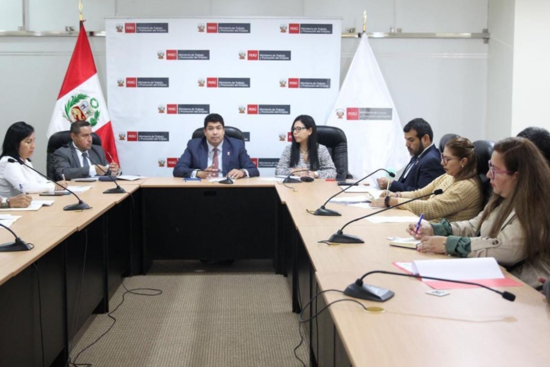 Sesión de trabajo con el ministro Fernando Varela (MTPE) y representantes de la Sunafil y sindicatos de esta institución. Foto: MTPE/Difusión.