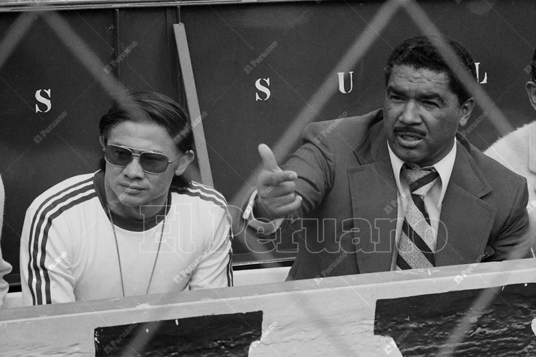 Lima - 4 octubre 1975 / Marcos Calderón dirigiendo a la selección peruana de fútbol ante Brasil por la semifinal de la Copa América. Foto: Archivo Histórico de El Peruano / Rómulo Luján