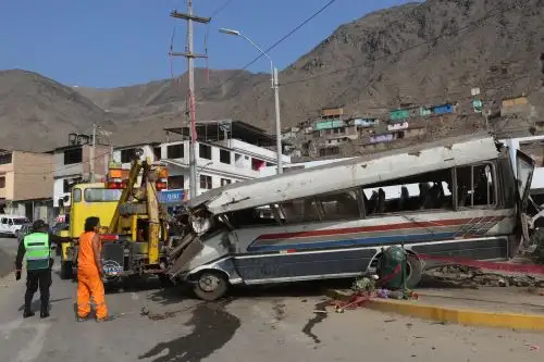 La muerte de cinco personas y contusiones a 20, habría causado Richard Cama el domingo 9 de julio por manejar a exceso de velocidad en la vía Pasamayito. ANDINA/Héctor Vinces