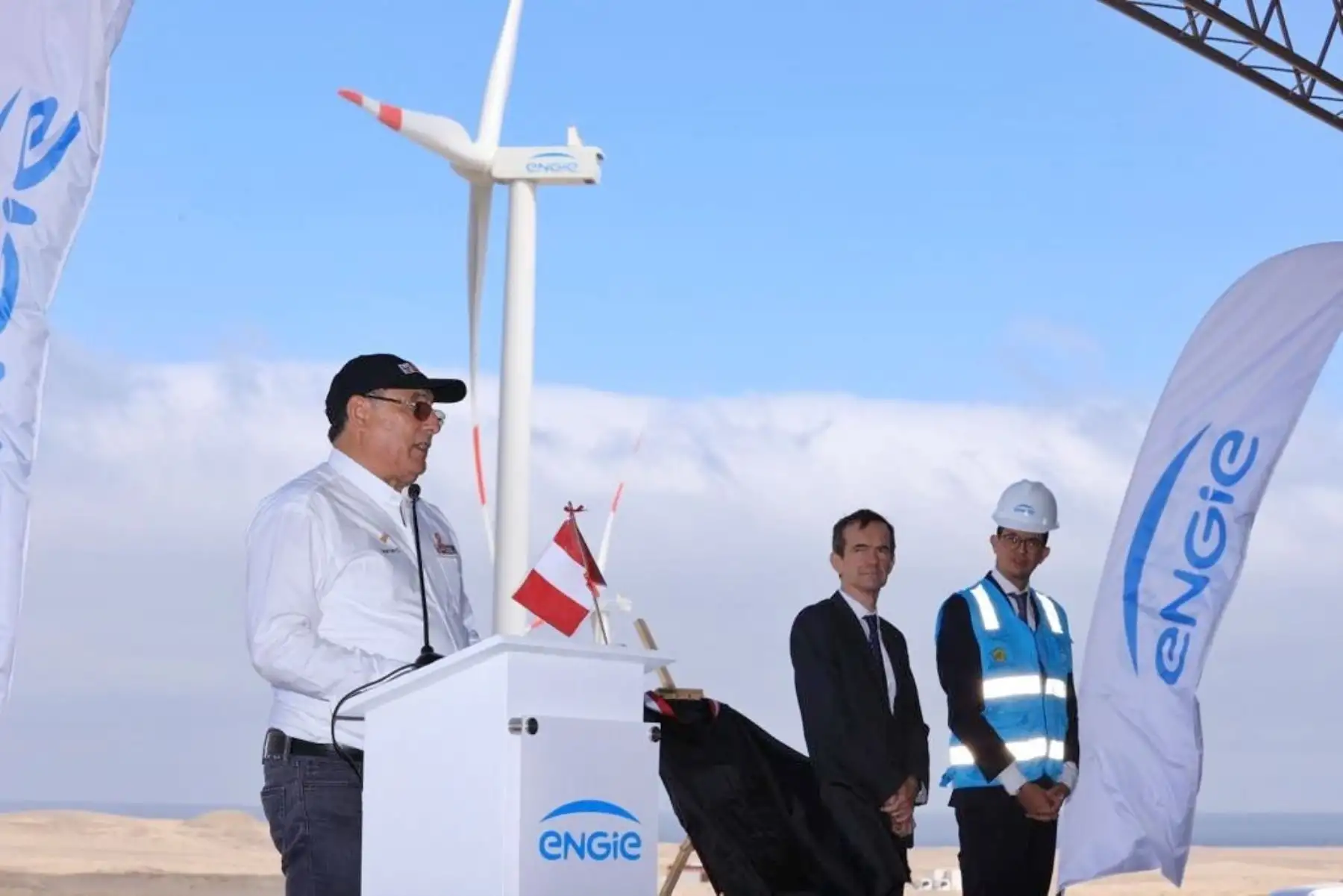 Ministro de Energía y Minas, Óscar Vera Gargurevich, participa en la inauguración del parque eólico Punta Lomitas en la región Ica. Foto: Cortesía.