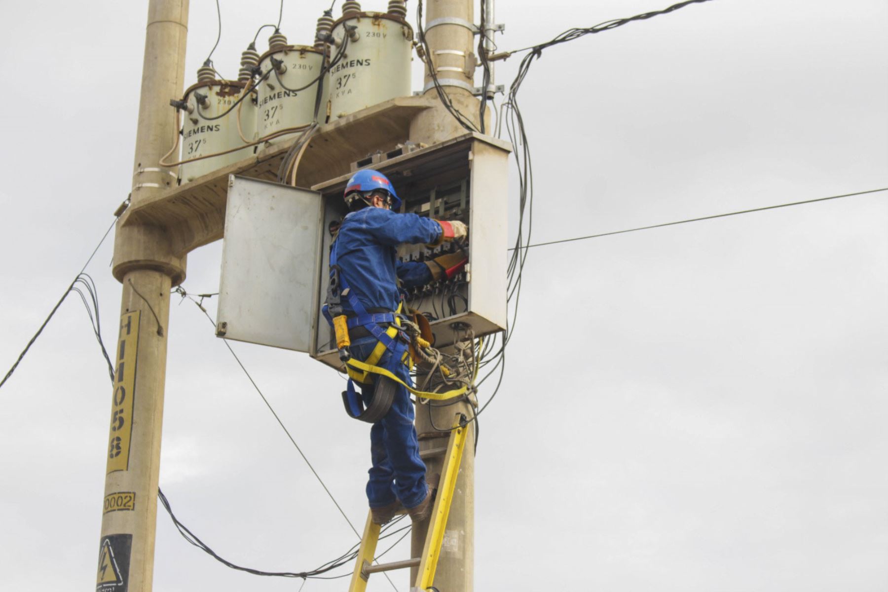 Luz del Sur informa que trabaja para solucionar incidencia en tres distritos de Lima. Foto: ANDINA/difusión.