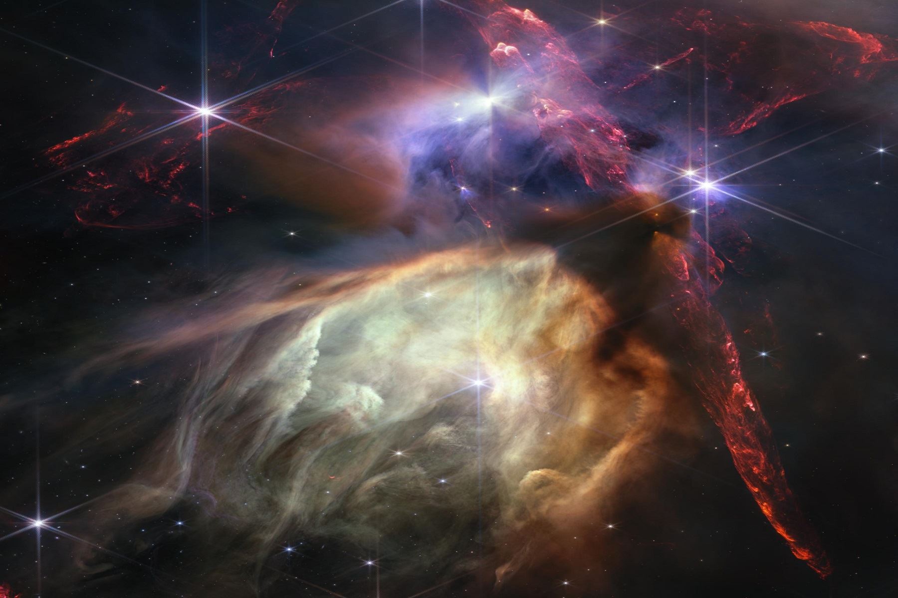 En solo un año, el telescopio espacial James Webb ha transformado la visión de la humanidad acerca del cosmos, asomándose dentro de las nubes de polvo y observando por primera vez la luz proveniente de rincones lejanos del universo. Foto: NASA