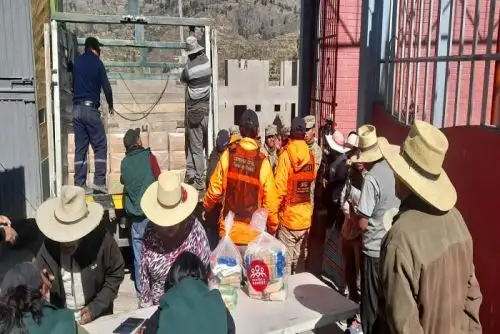 Emergencia por el volcán Ubinas: Indeci entregan ayuda humanitaria a dos centros poblados