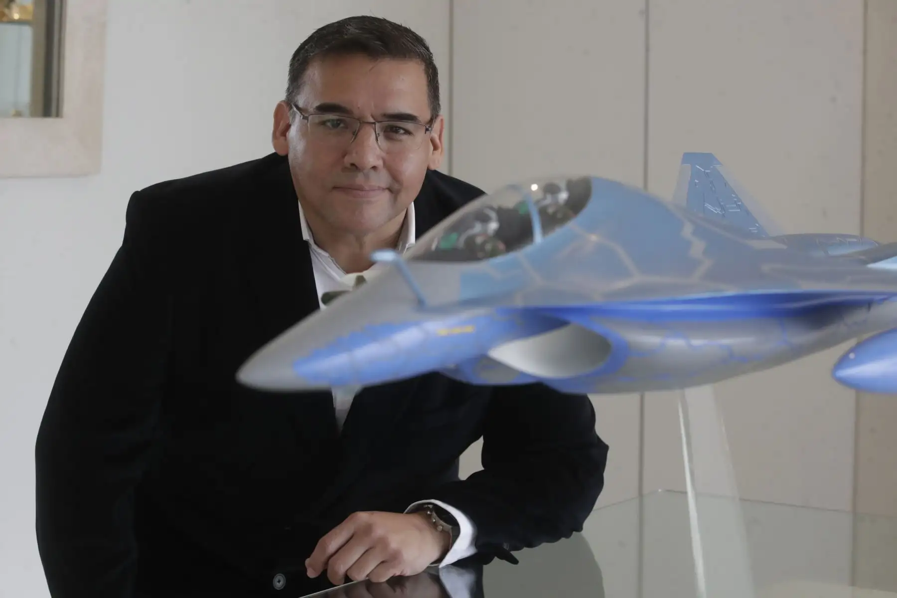 Rocco Leo diseñó y construyó las réplicas a escala reducida de los aviones Mirage 2000, Mig- 29, Rafale C-01, SU-25, Tucano T-27, Canberra, entre otros. Foto: ANDINA/Juan Carlos Guzmán