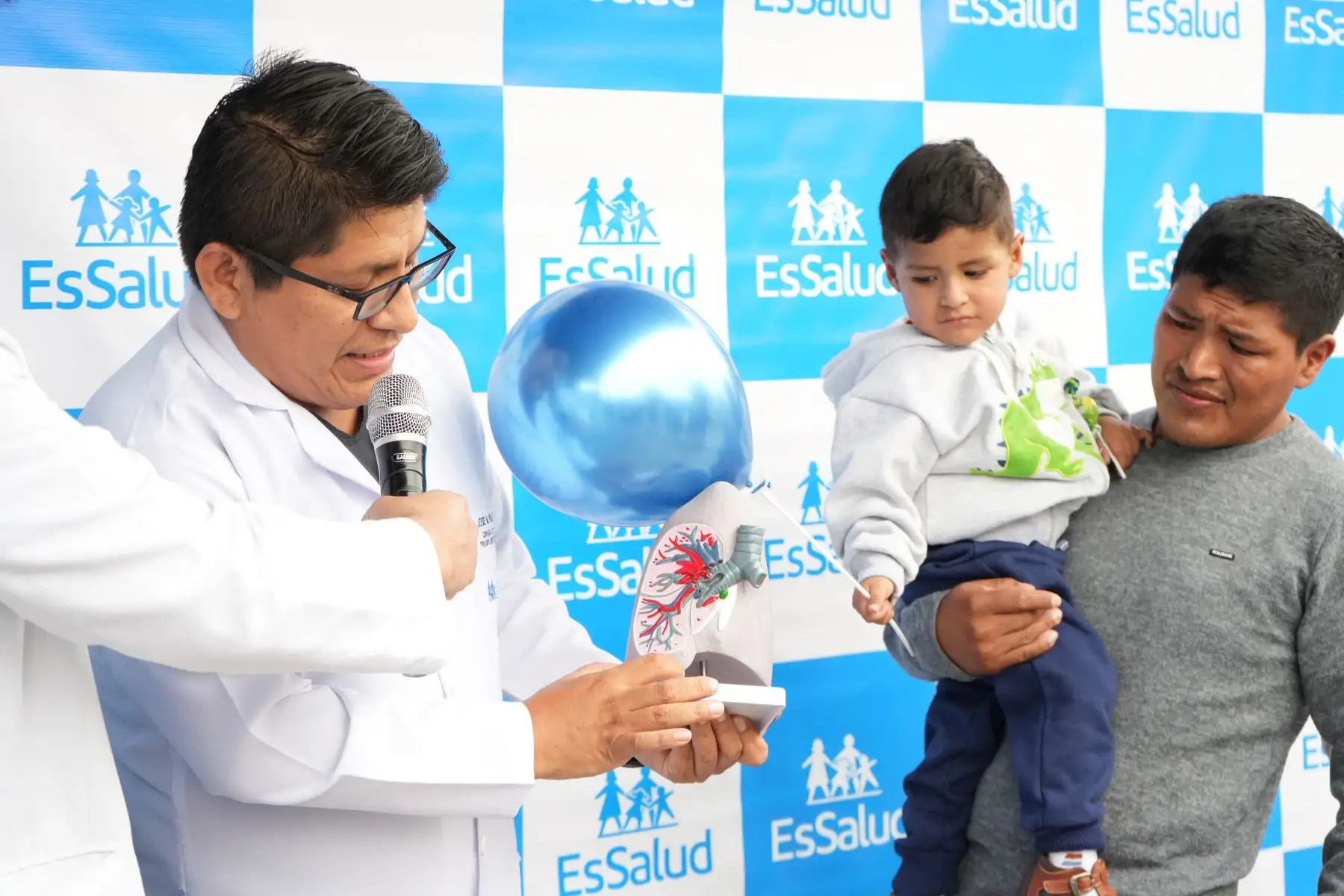 El Seguro Social de Salud (EsSalud) presentó la historia del pequeño Joseph, un niño de dos años de edad que representa una nueva proeza médica del Hospital Nacional Guillermo Almenara Irigoyen. 
Foto: EsSalud