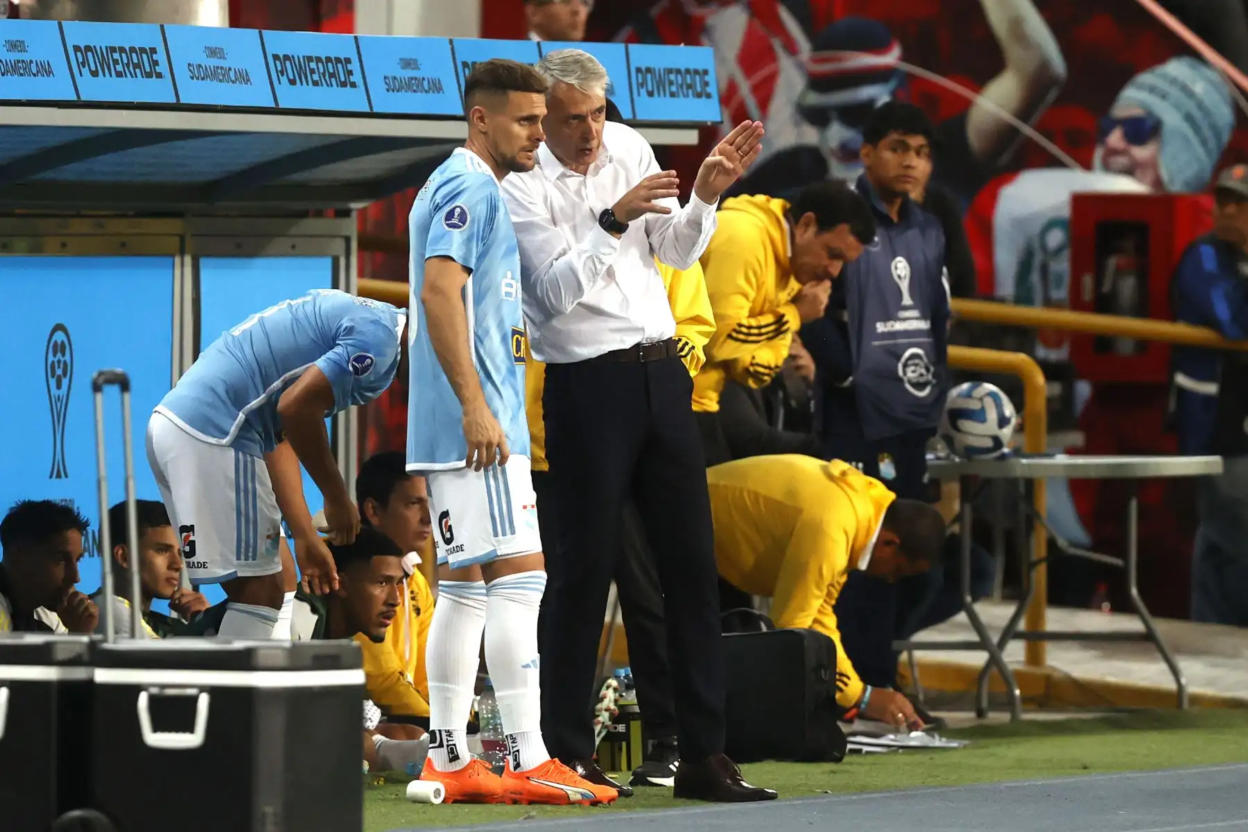 Jugando de local en el estadio Nacional de Lima, Sporting Cristal cayó 0-1 ante Emelec de Ecuador en el partido de ida por los play offs de la Copa Conmebol Sudamericana.
Foto:ANDINA/Vidal Tarqui