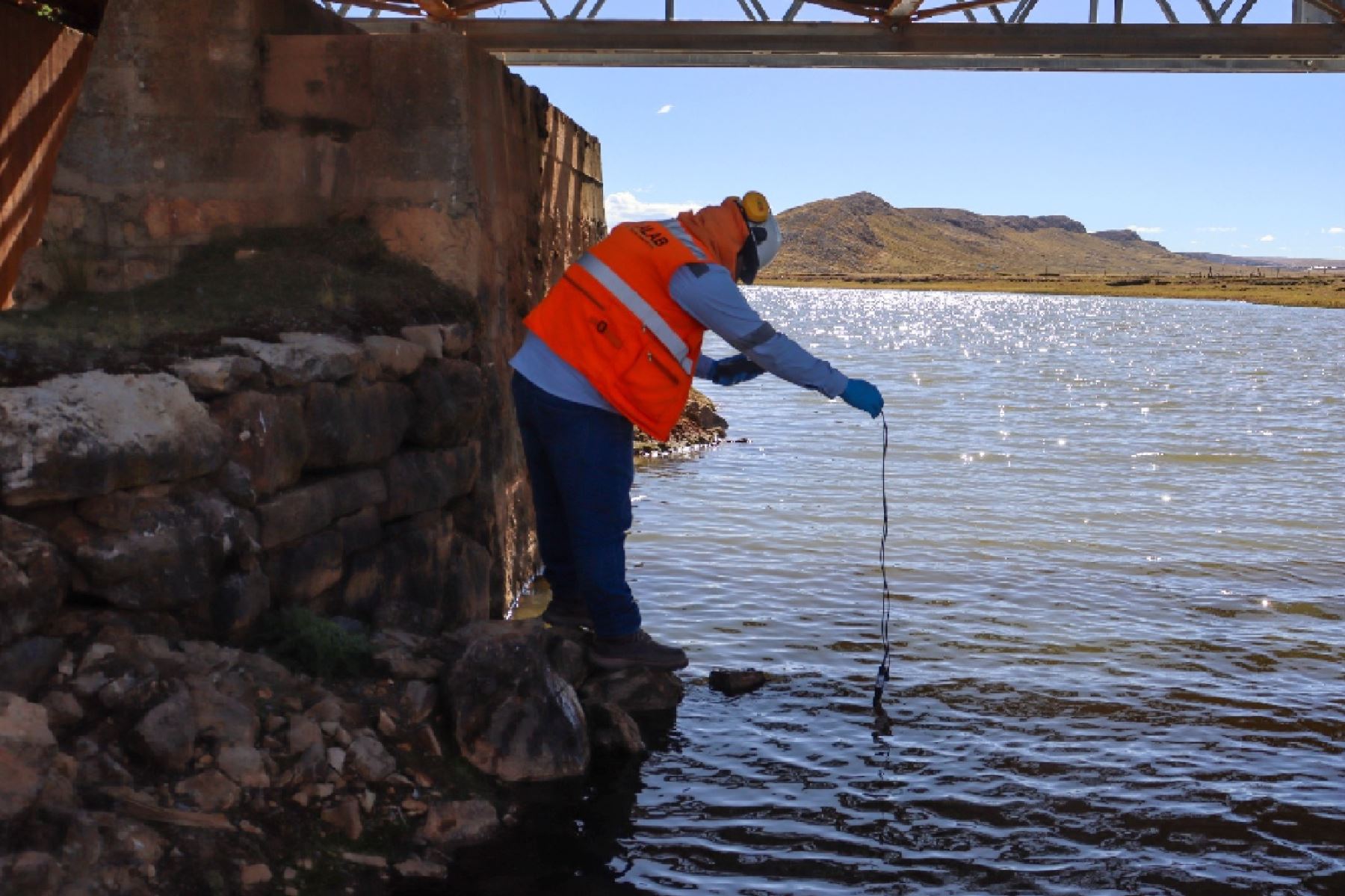 Especialistas de Amsac realizaron un monitoreo de la calidad del agua en el proyecto de remediación Delta Upamayo, en Pasco.