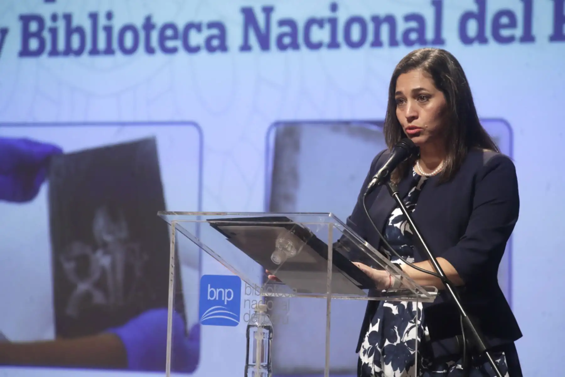 Fabiola Vergara, Jefa institucional de la BNP, participa del seminario “Memoria del mundo: Preservación del patrimonio documental". Foto: Juan Carlos Guzmán Negrini