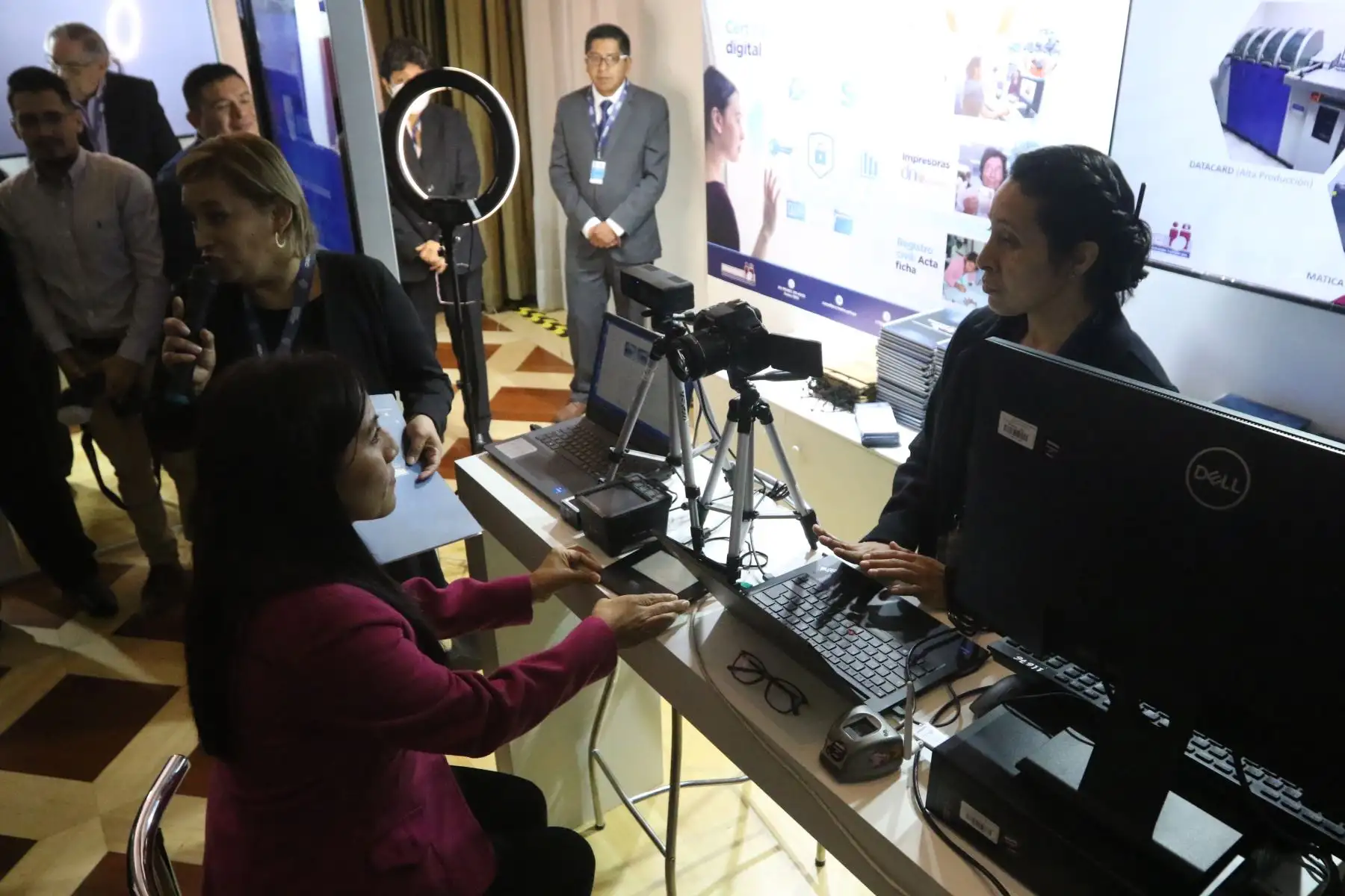 RENIEC INAUGURA FERIA TECNOLÓGICA CON PRESENTACIÓN DE BIOMETRÍA DE RECONOCIMIENTO DE IRIS 

El Registro Nacional de Identificación Nacional y Estado Civil (Reniec) invita a los medios de comunicación a la inauguración de la Feria Tecnológica del Seminario Internacional Reniec 2023: “Transformación e innovación digital para la identificación y servicios del Estado”.Foto:andina/Hector Vinces