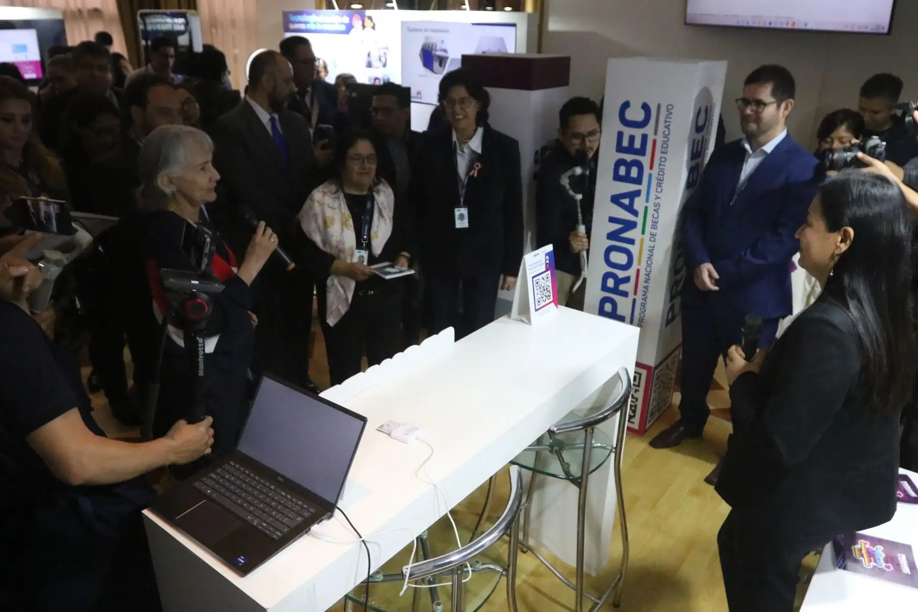 RENIEC INAUGURA FERIA TECNOLÓGICA CON PRESENTACIÓN DE BIOMETRÍA DE RECONOCIMIENTO DE IRIS 

El Registro Nacional de Identificación Nacional y Estado Civil (Reniec) invita a los medios de comunicación a la inauguración de la Feria Tecnológica del Seminario Internacional Reniec 2023: “Transformación e innovación digital para la identificación y servicios del Estado”.Foto:andina/Hector Vinces