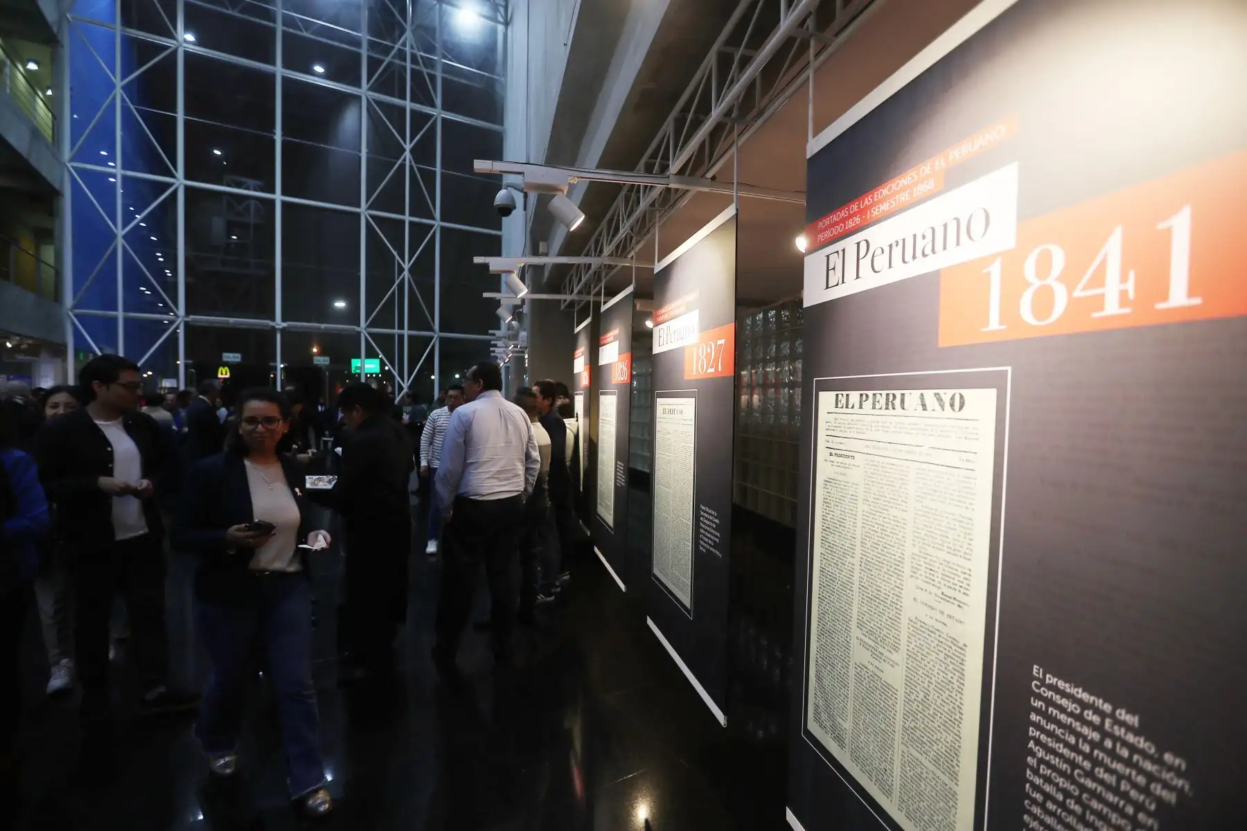 La muestra exhibe 22 paneles gráficos sobre la incorporación de dos colecciones de la Biblioteca Nacional del Perú y una de Editora Perú al Programa Memoria del Mundo de la Organización de las Naciones Unidas para la Educación, la Ciencia y la Cultura UNESCO.
Foto: ANDINA/Ricardo Cuba