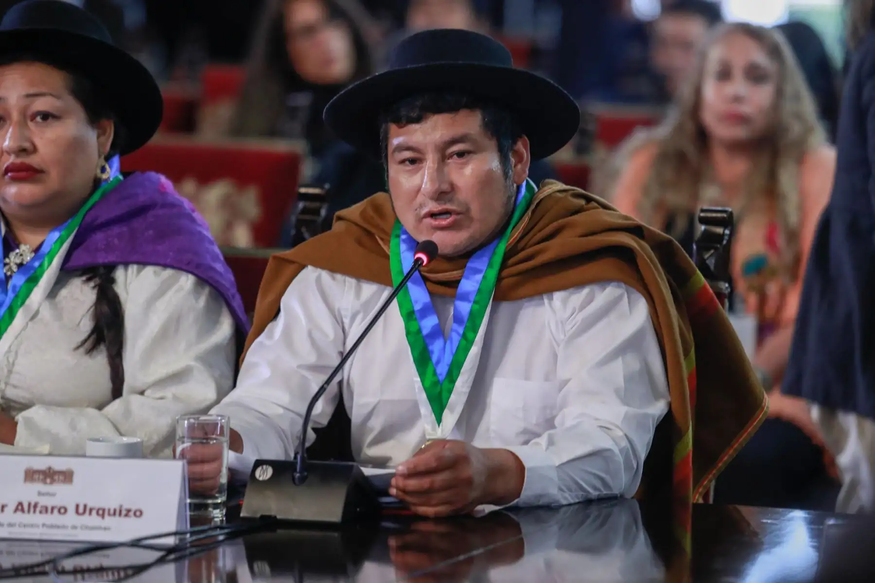 En una reunión de más de tres horas, el Gobierno dialogó con el gobernador regional de Apurímac, Percy Godoy; la vicegobernadora de Pasco, Sonia Guillermo; 38 alcaldes distritales y de centros poblados de Apurímac, Loreto y Cajamarca, así como artesanos del Cusco.
Foto: ANDINA/Presidencia Perú