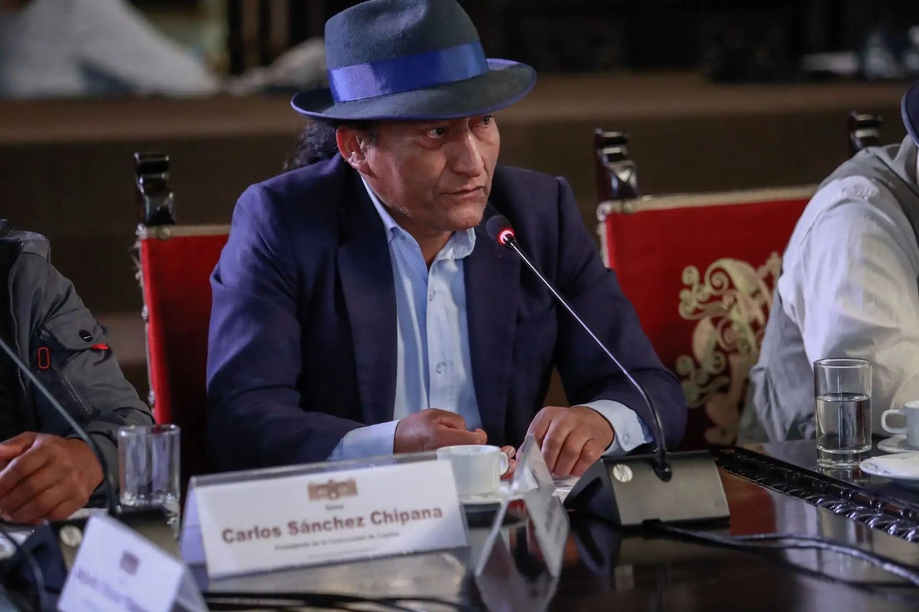 En una reunión de más de tres horas, el Gobierno dialogó con el gobernador regional de Apurímac, Percy Godoy; la vicegobernadora de Pasco, Sonia Guillermo; 38 alcaldes distritales y de centros poblados de Apurímac, Loreto y Cajamarca, así como artesanos del Cusco.
Foto: ANDINA/Presidencia Perú