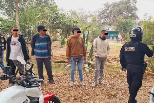 Los detenidos fueron identificados como Víctor Gustín (25), Carlos Herrera (29), Juan Benavides (24) y Gianny Orozco (21), todos de nacionalidad colombiana, que se trasladaban en dos motocicletas. ANDINA/ Policía Nacional.